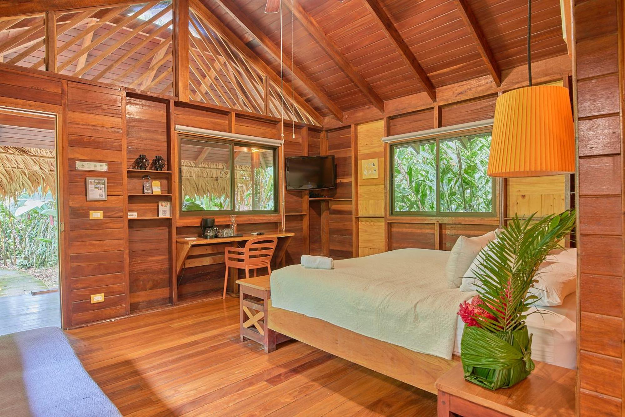 King Bungalow with Jungle View - Photo 6