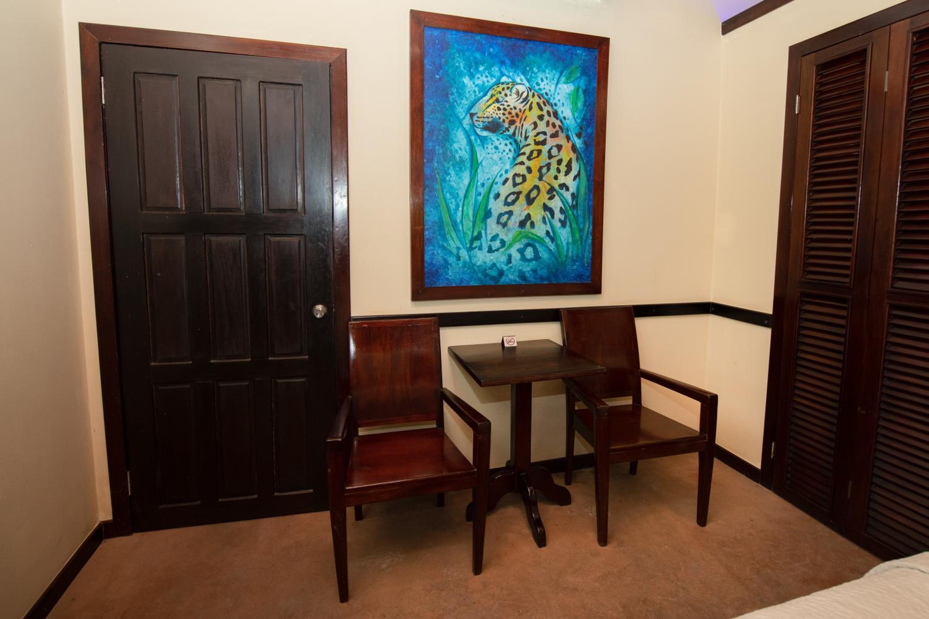 Deluxe King Suite photo 2