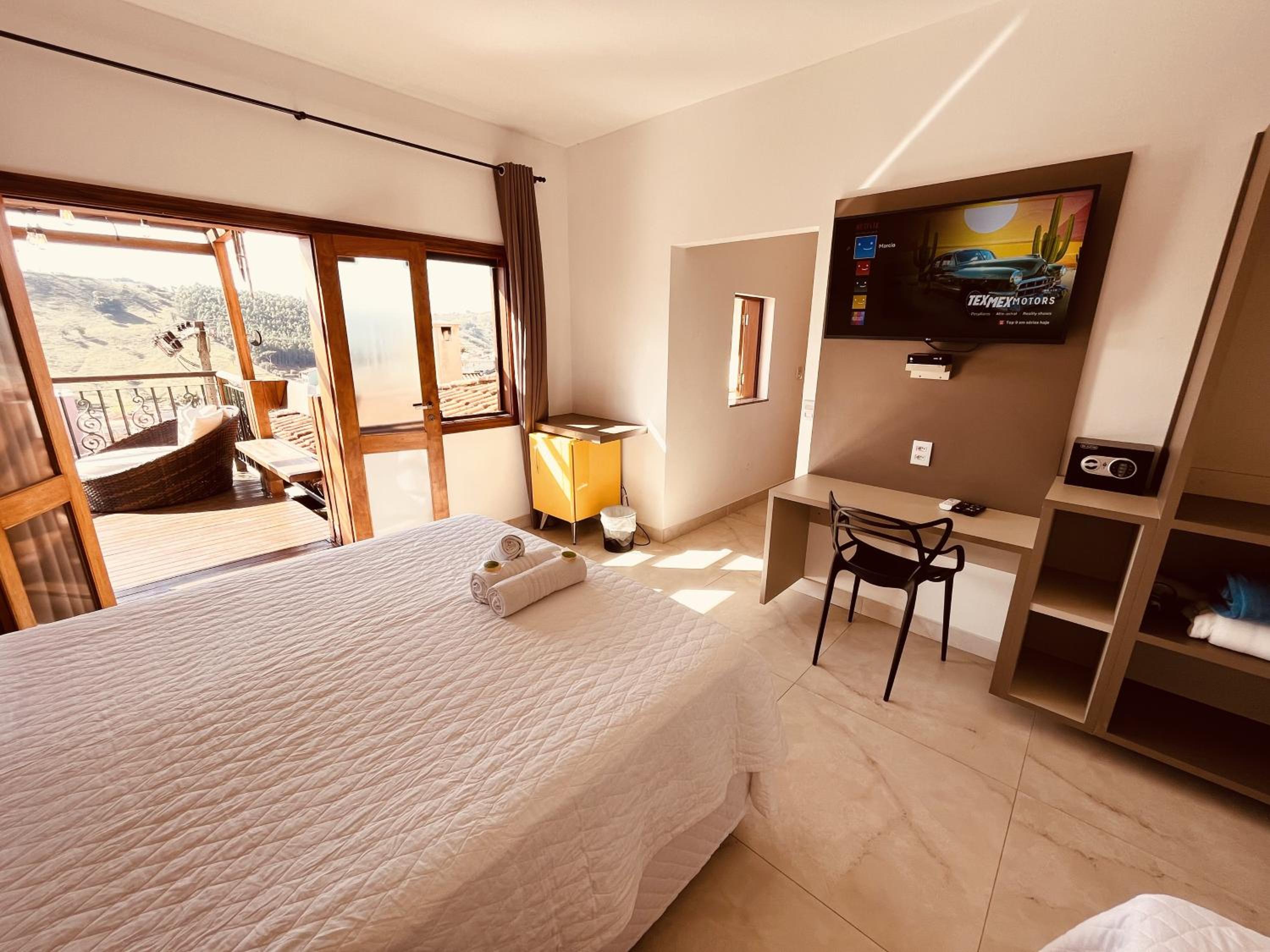 Suite with Lake View - Photo 10