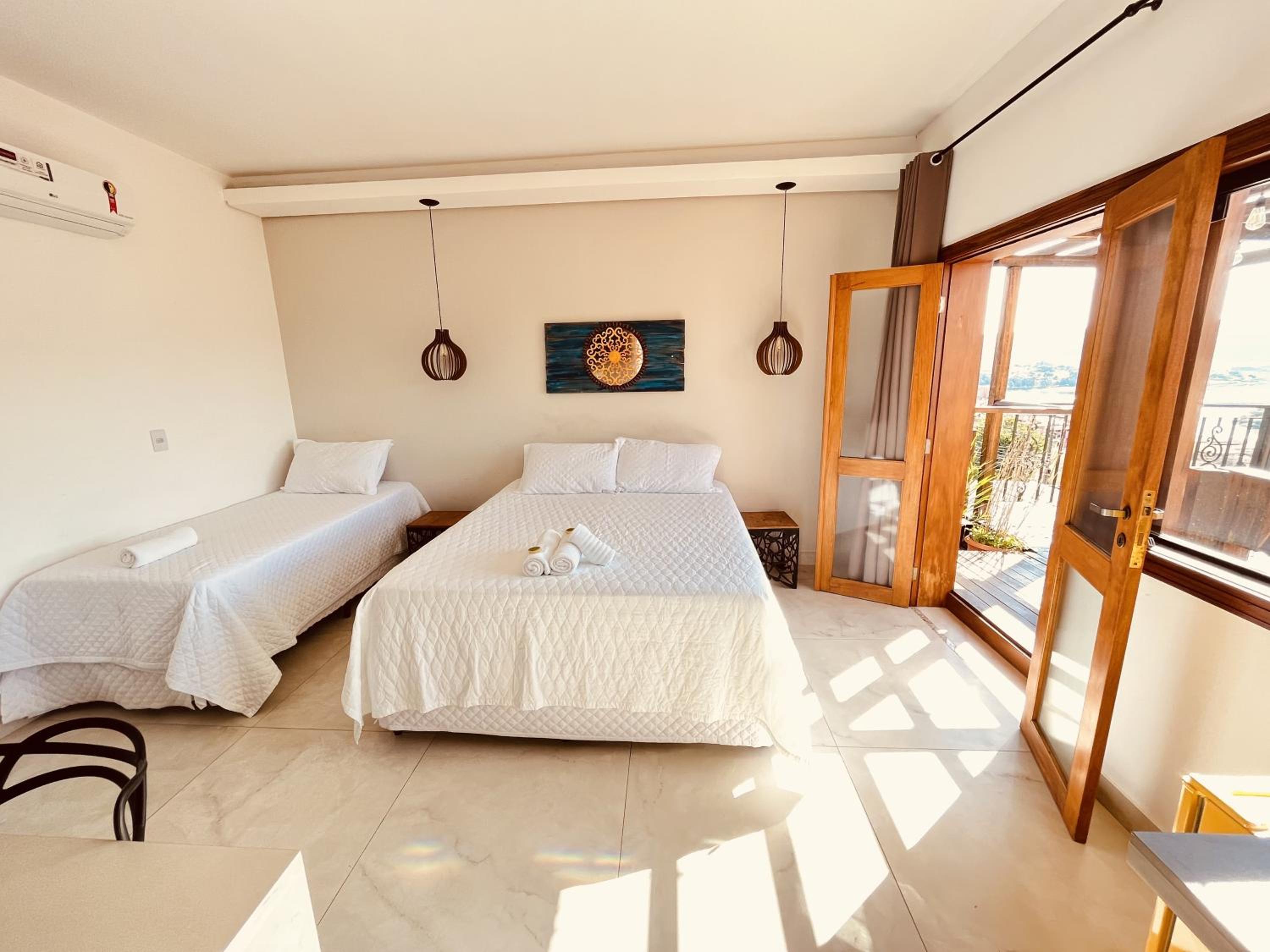 Suite with Lake View - Photo 11