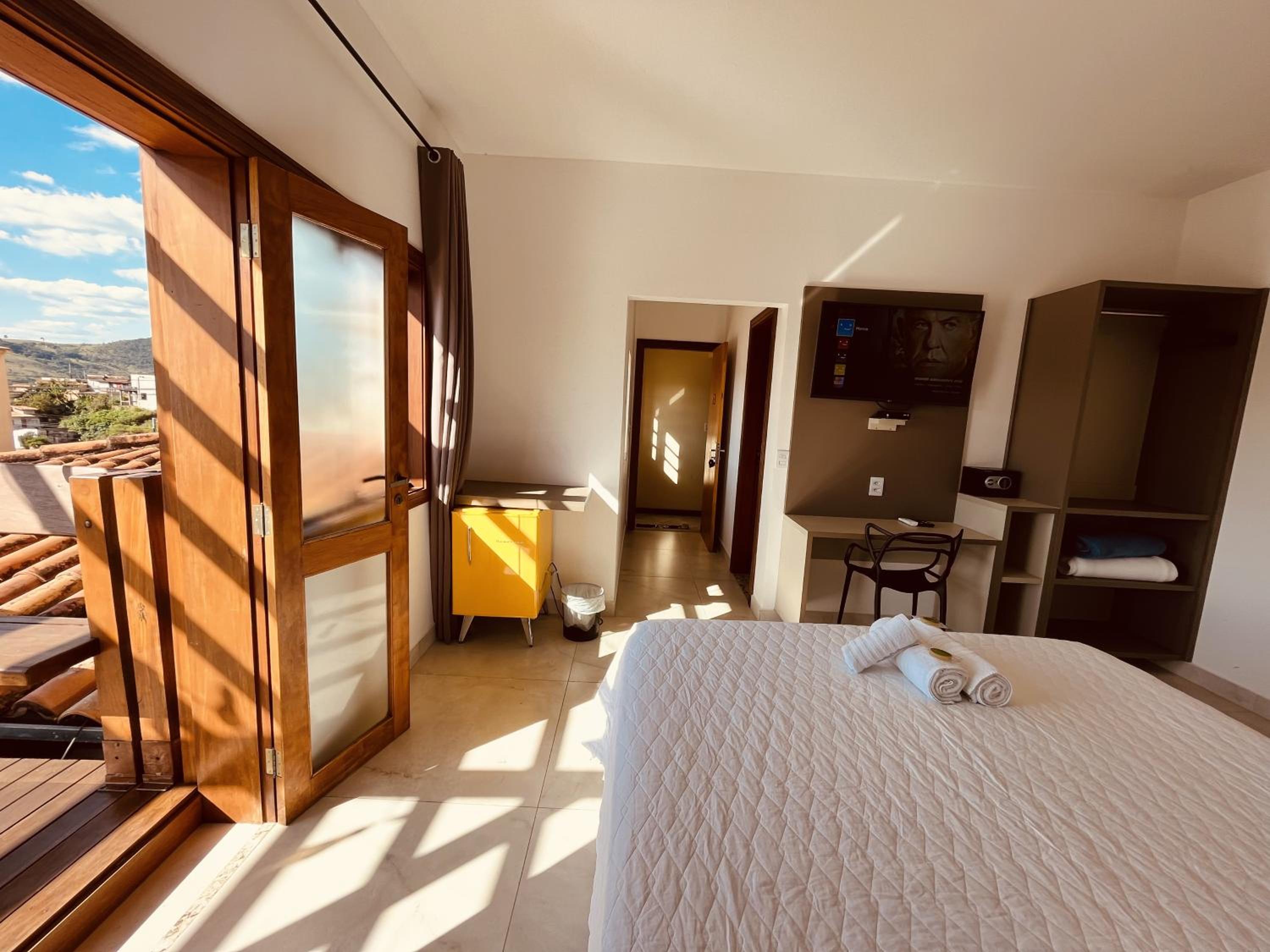 Suite with Lake View - Photo 12