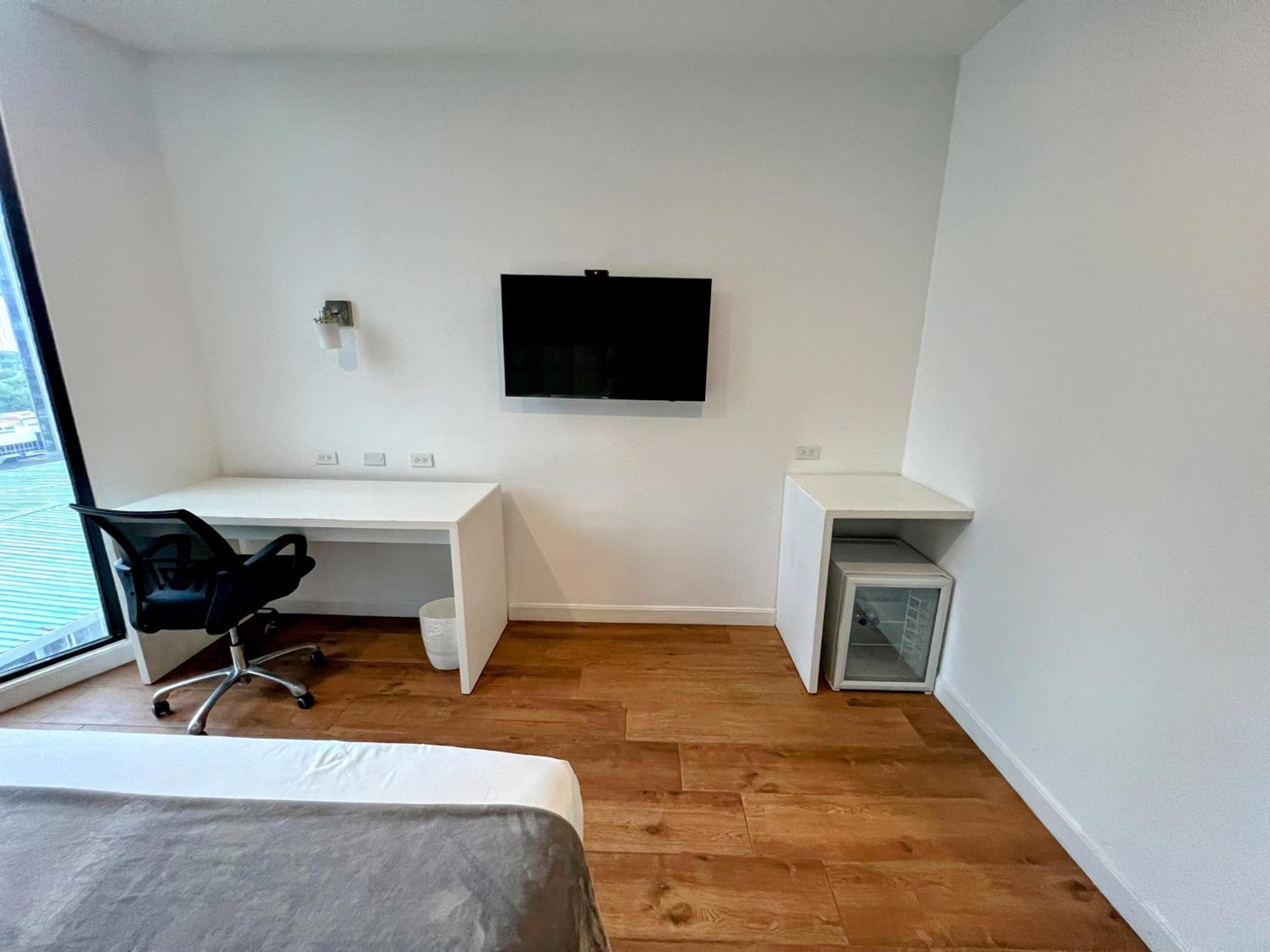 Deluxe Room – Extra-Large Bed - Photo 11