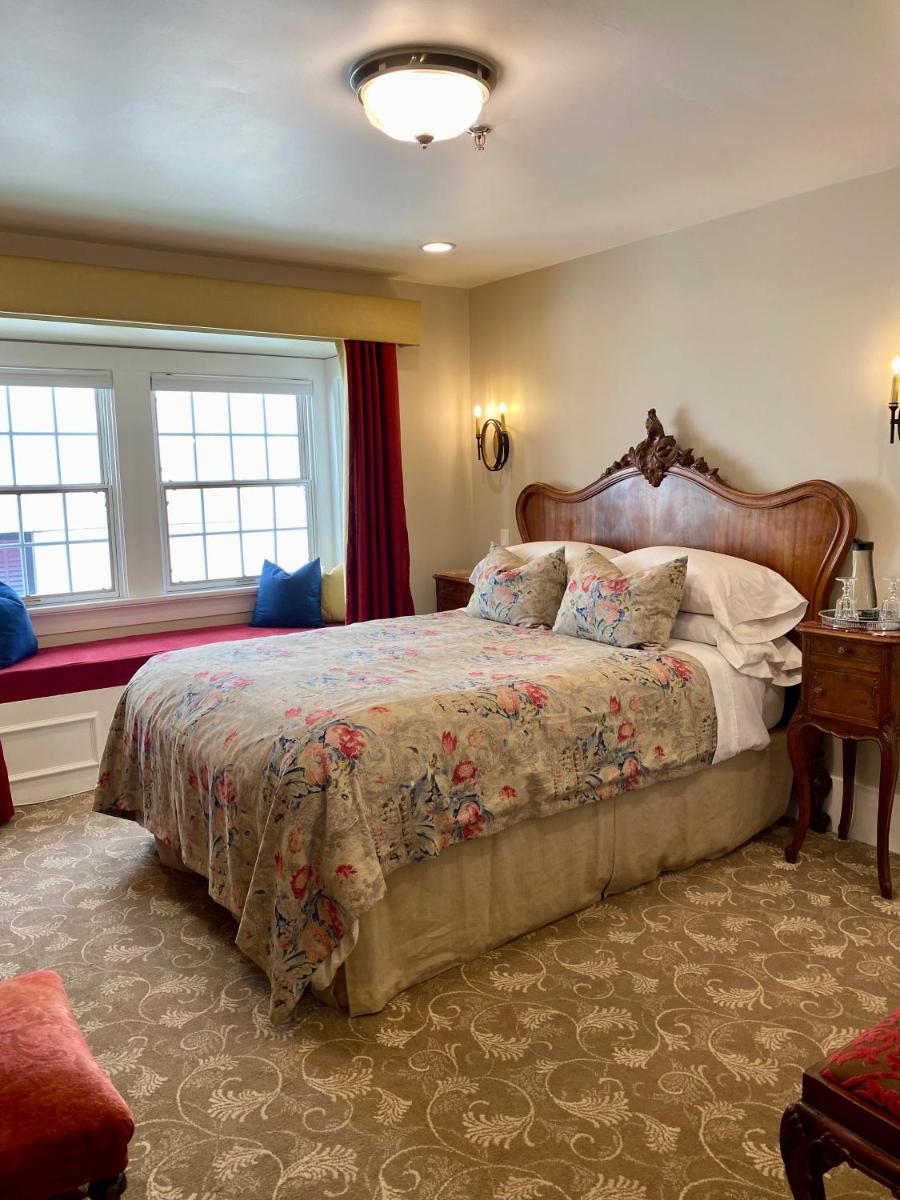 Executive Queen Room