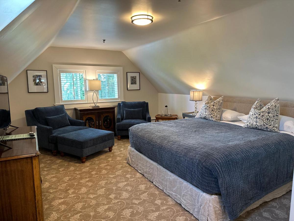 Deluxe King Suite