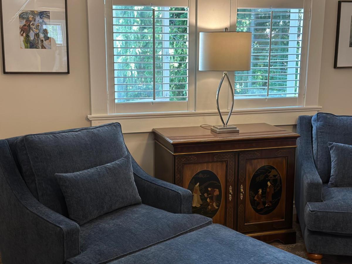 Deluxe King Suite photo 2