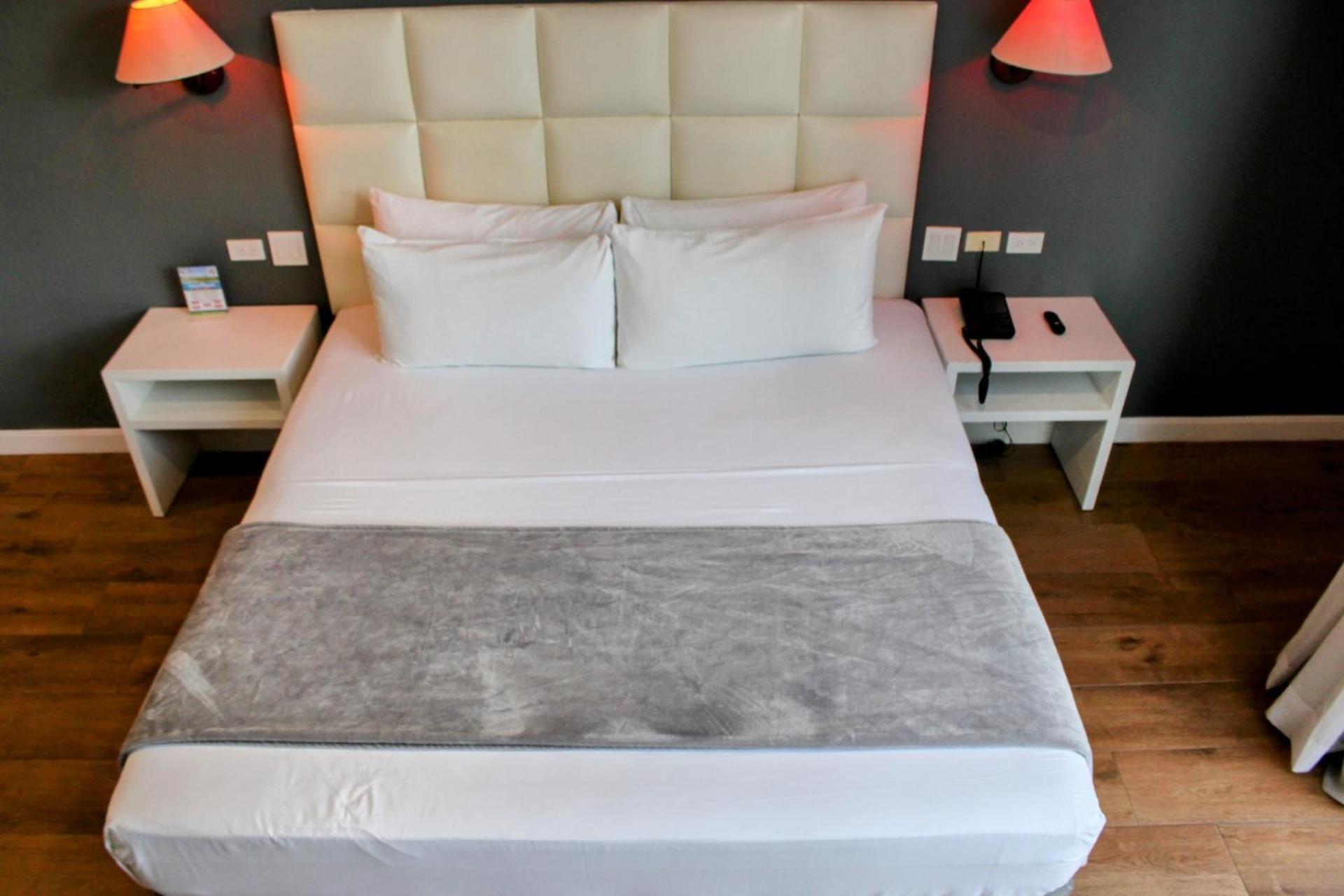Deluxe Room – Extra-Large Bed - Photo 12