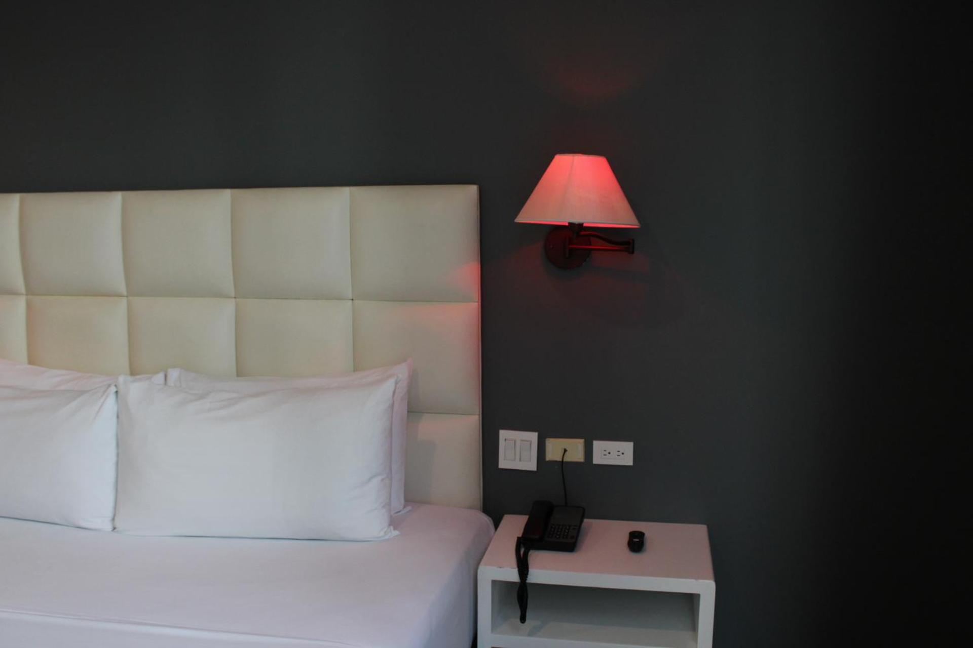Deluxe Room – Extra-Large Bed - Photo 14