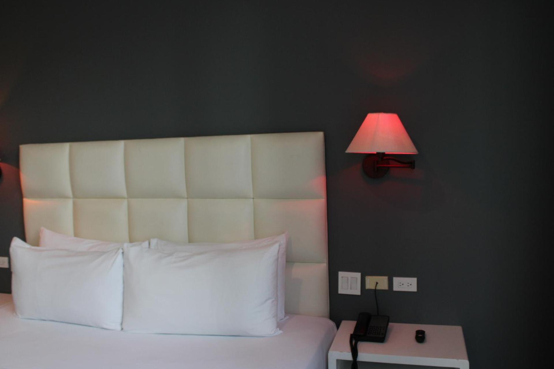 Deluxe Room – Extra-Large Bed - Photo 15