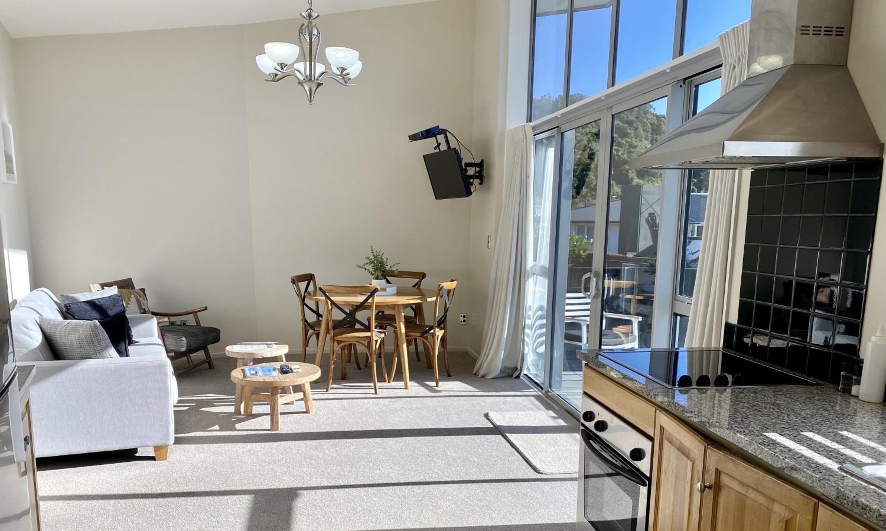 2 Bedroom 1st Floor Apartment with Ocean Views - Photo 1
