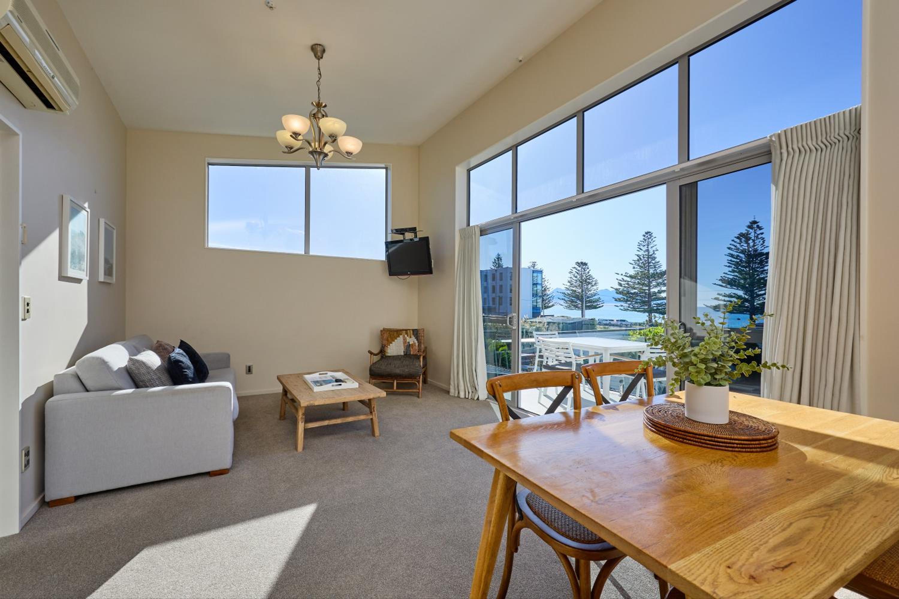 2 Bedroom 1st Floor Apartment with Ocean Views - Photo 8