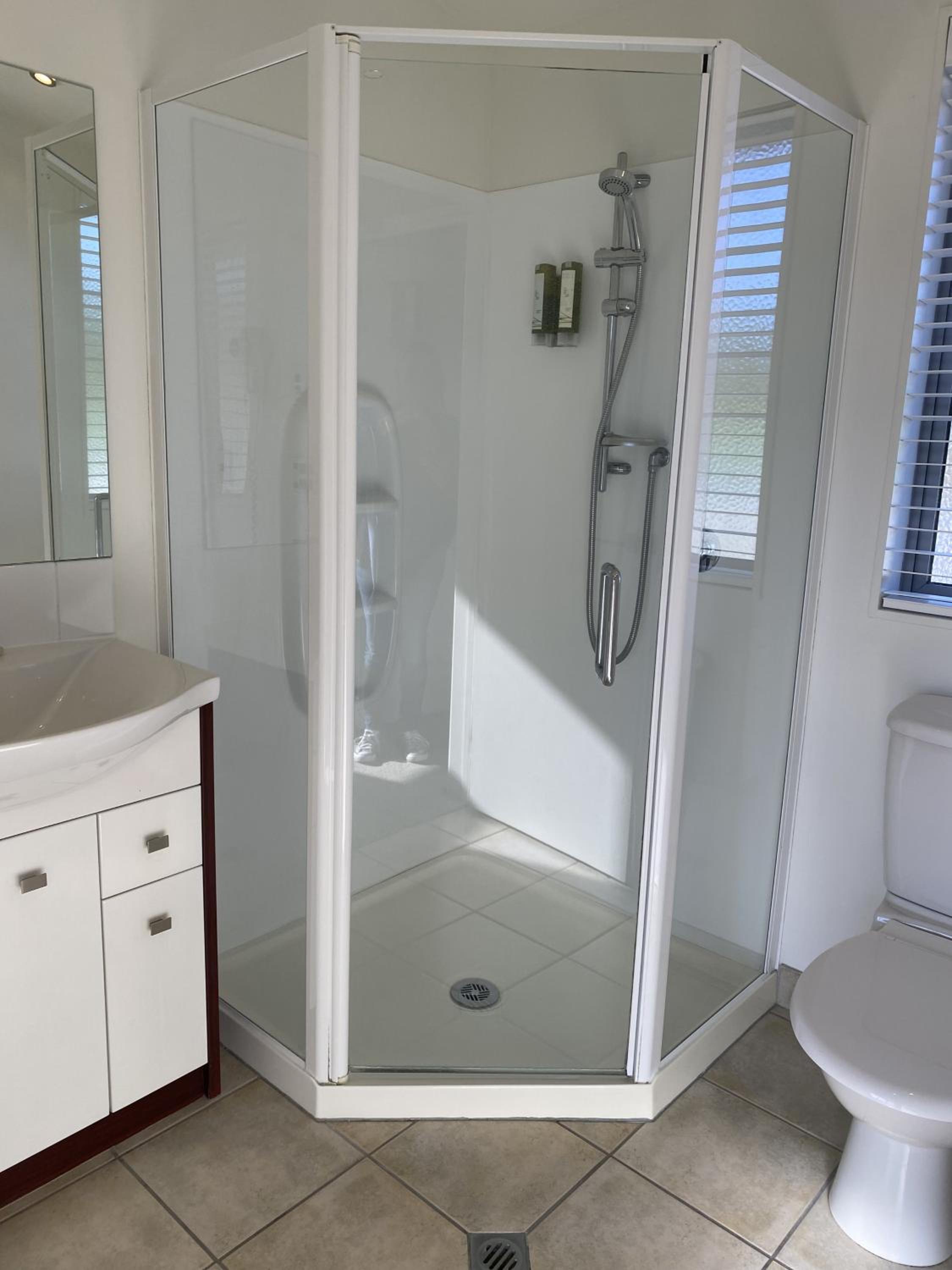 2 Bedroom Ground Floor Apartment with partial view - Photo 9