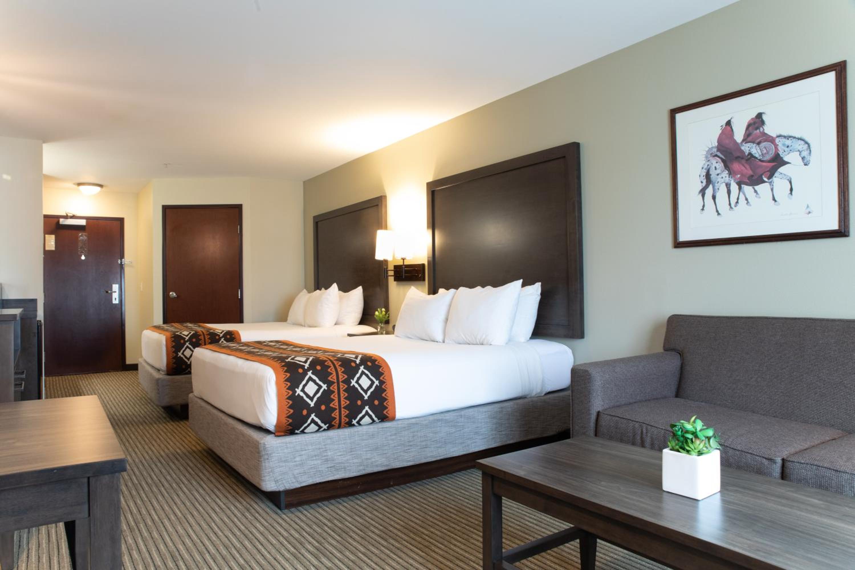 2 Queen Suite photo 2