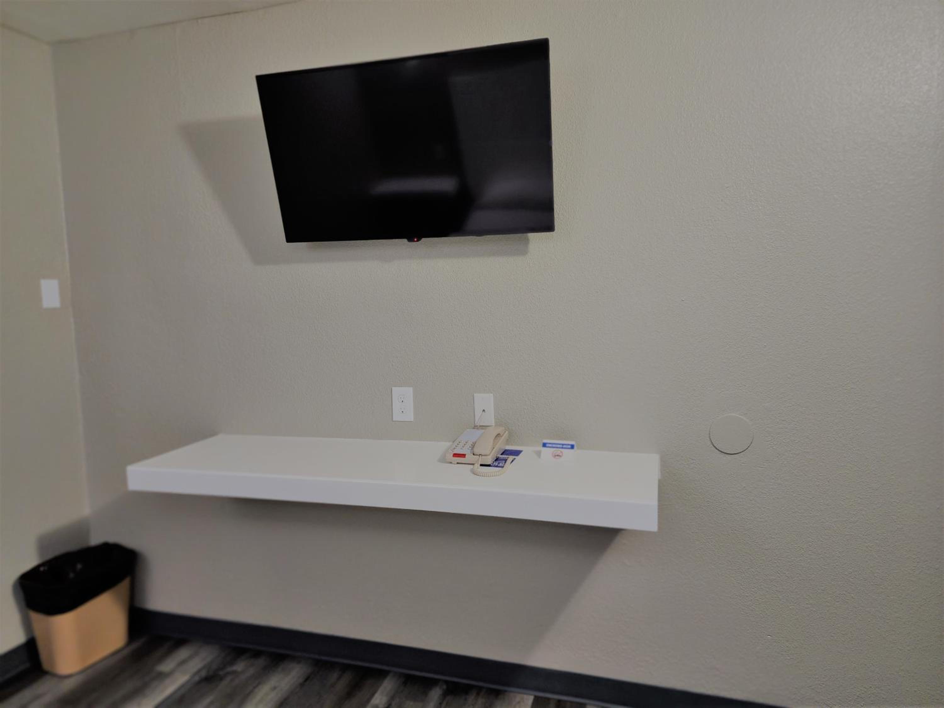 Standard Queen Room - Non-Smoking