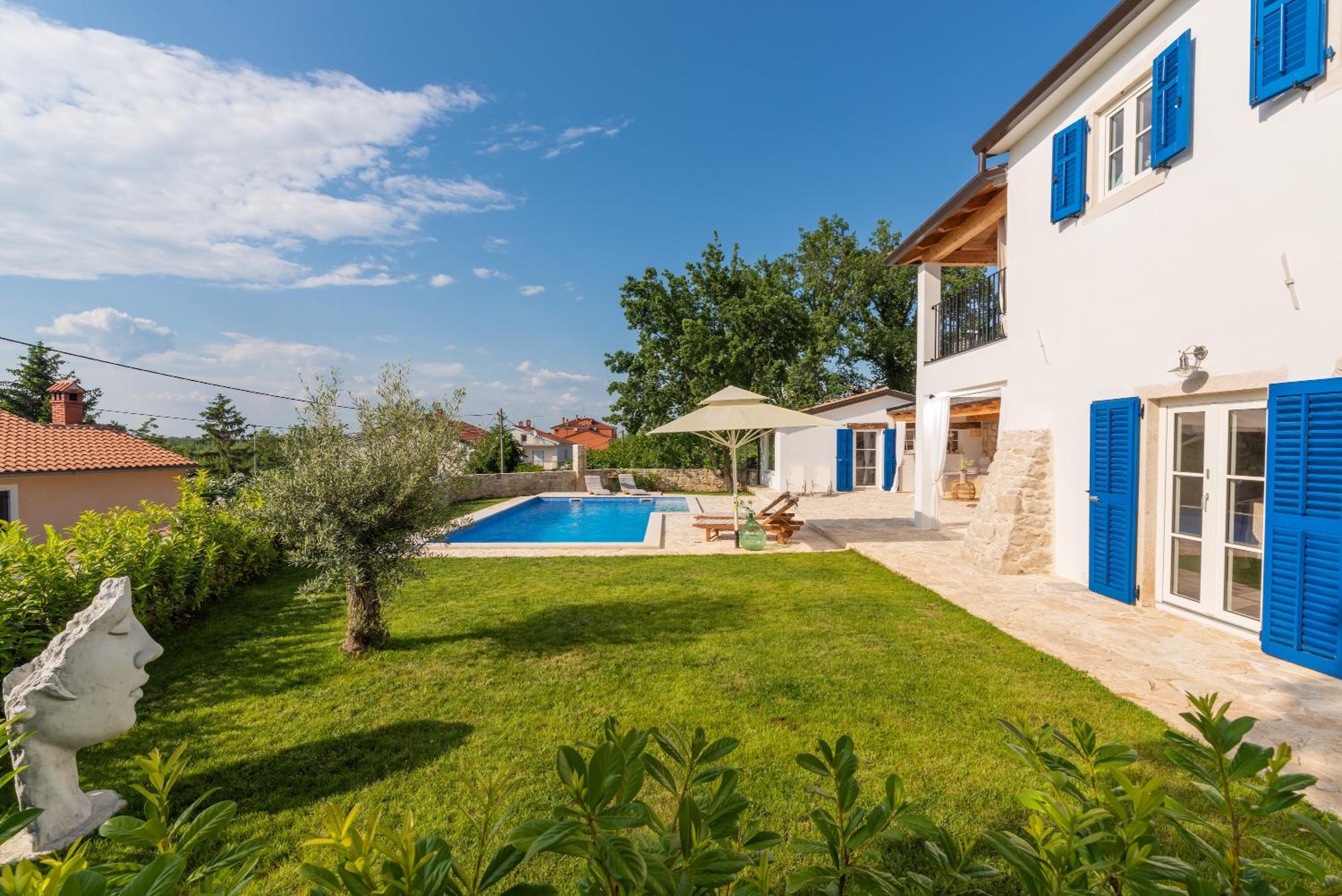 Three-Bedroom Villa photo 2