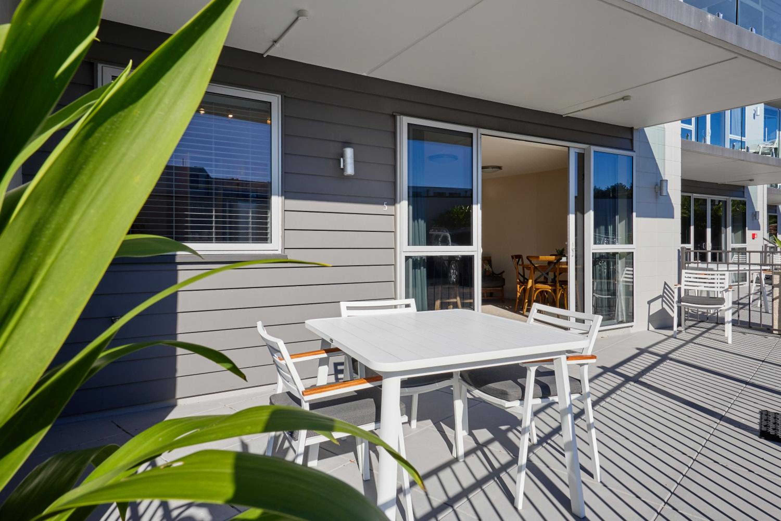 2 Bedroom Ground Floor Apartment with partial view - Photo 2