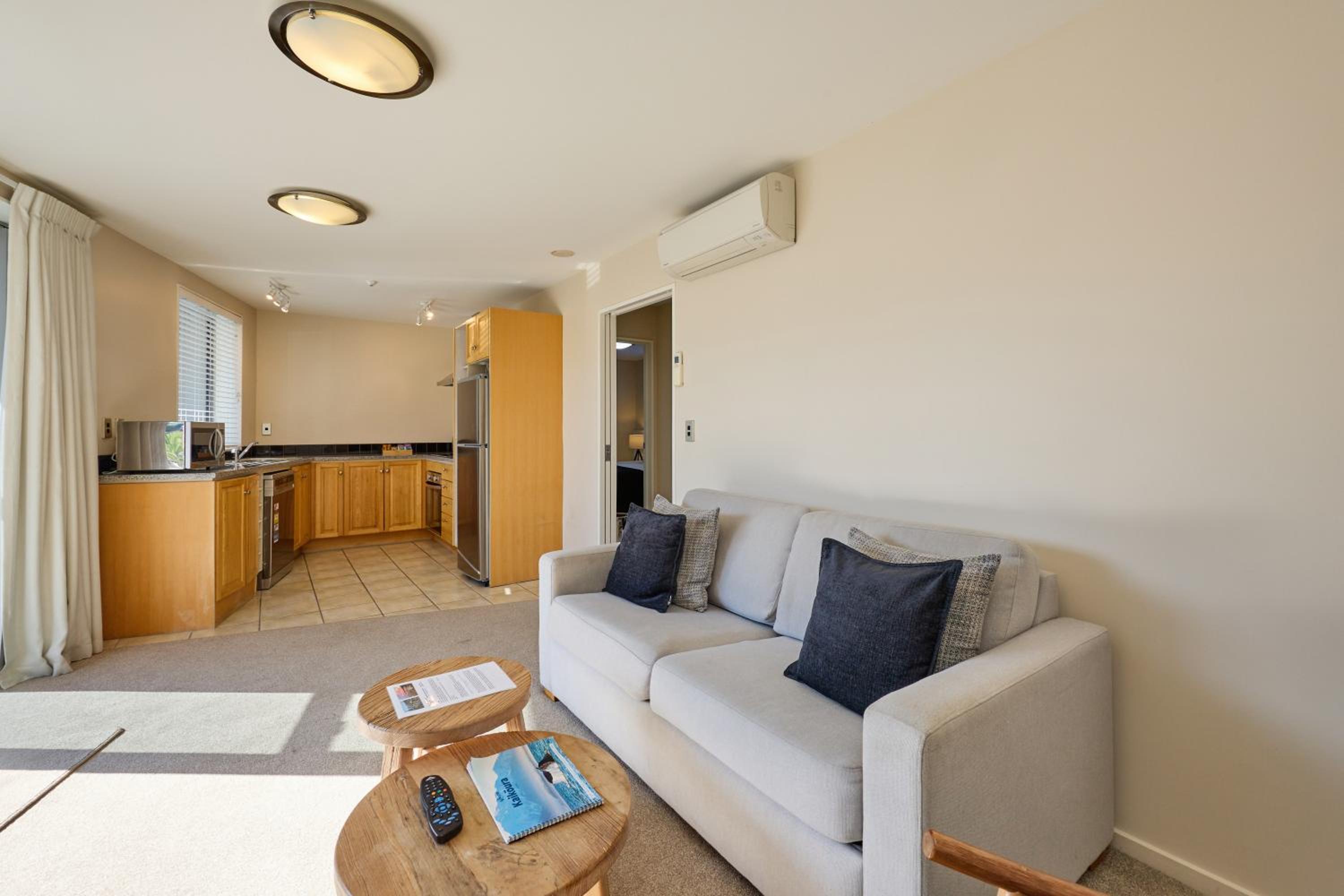 2 Bedroom Ground Floor Apartment with partial view - Photo 6