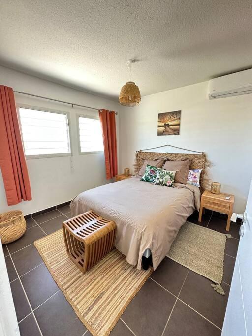 Three-Bedroom House photo 3