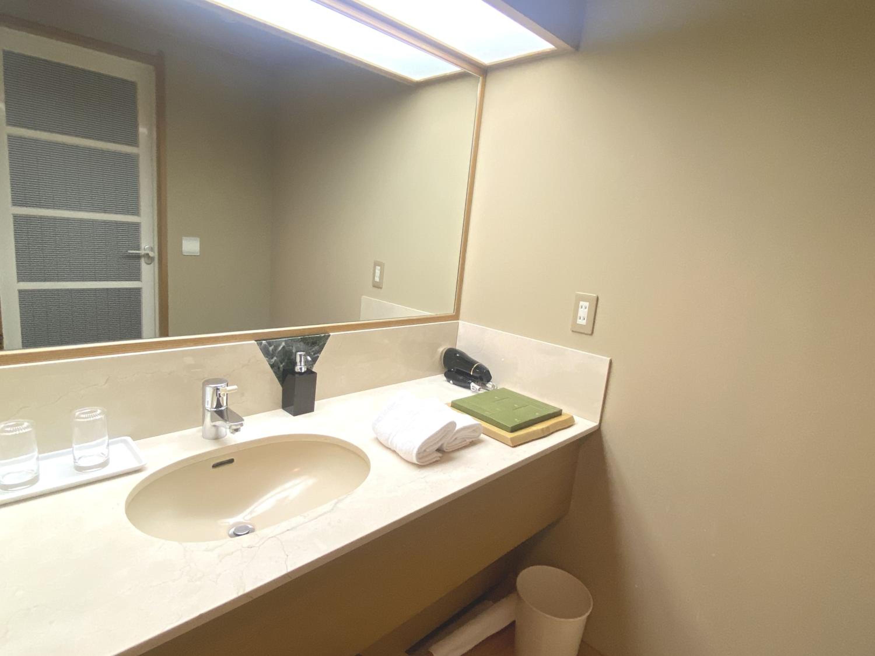 Japanese-Style Superior Room - Breakfast and Deluxe Dinner Included photo 2