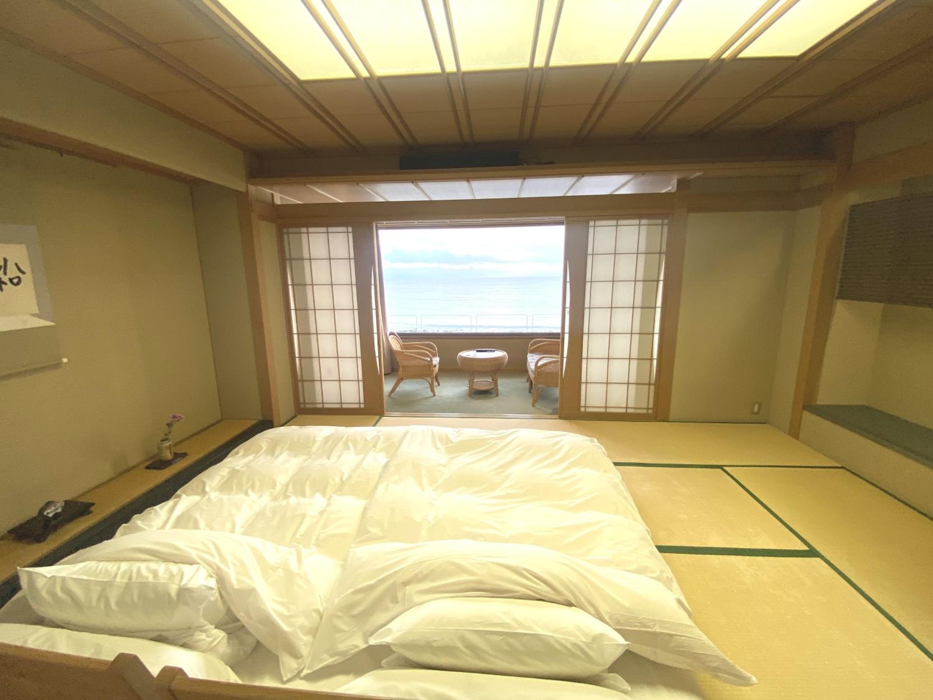 Japanese-Style Superior Room - Breakfast and Deluxe Dinner Included photo 1