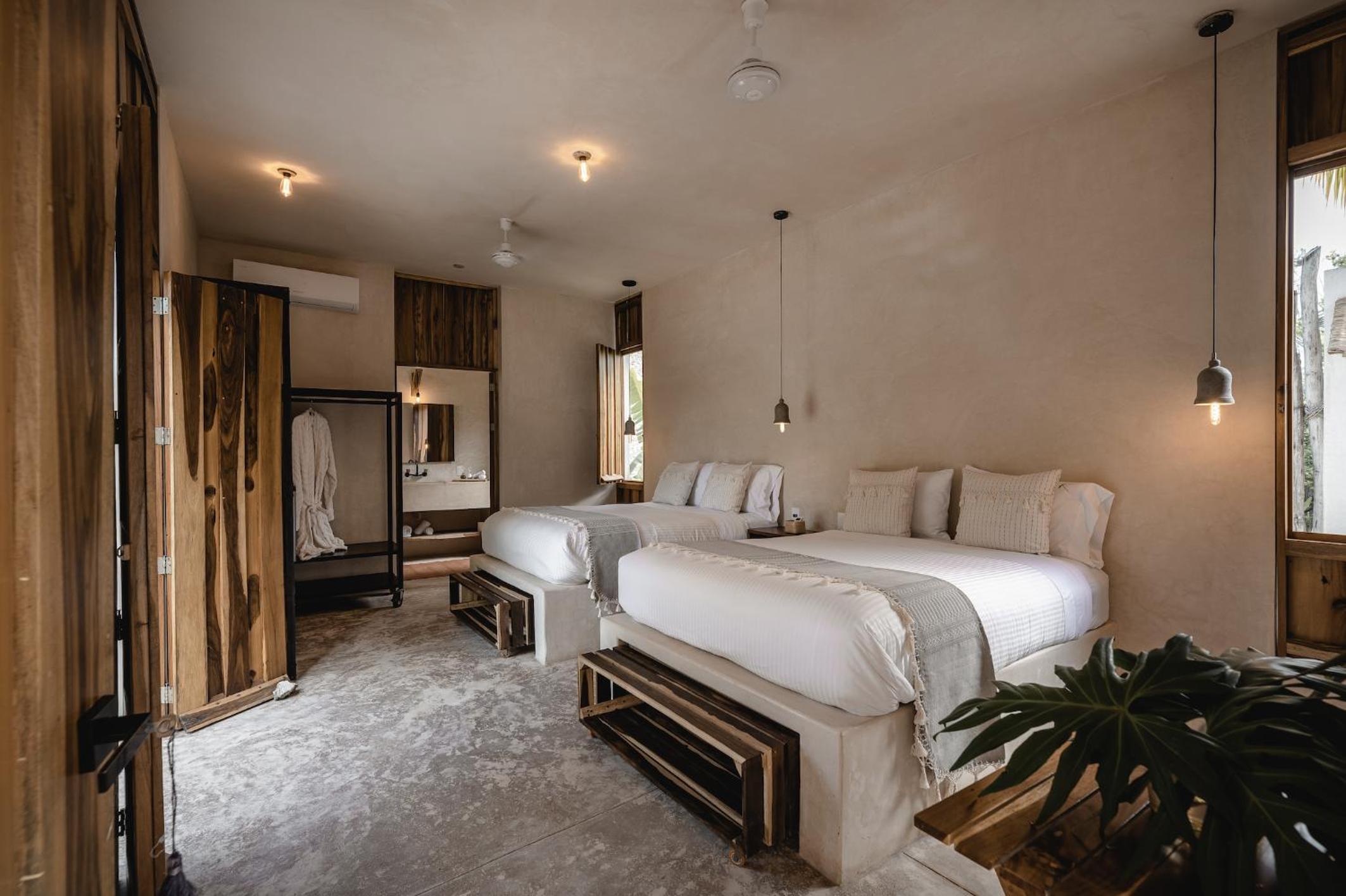 Deluxe Double Room with Two Double Beds - Photo 4