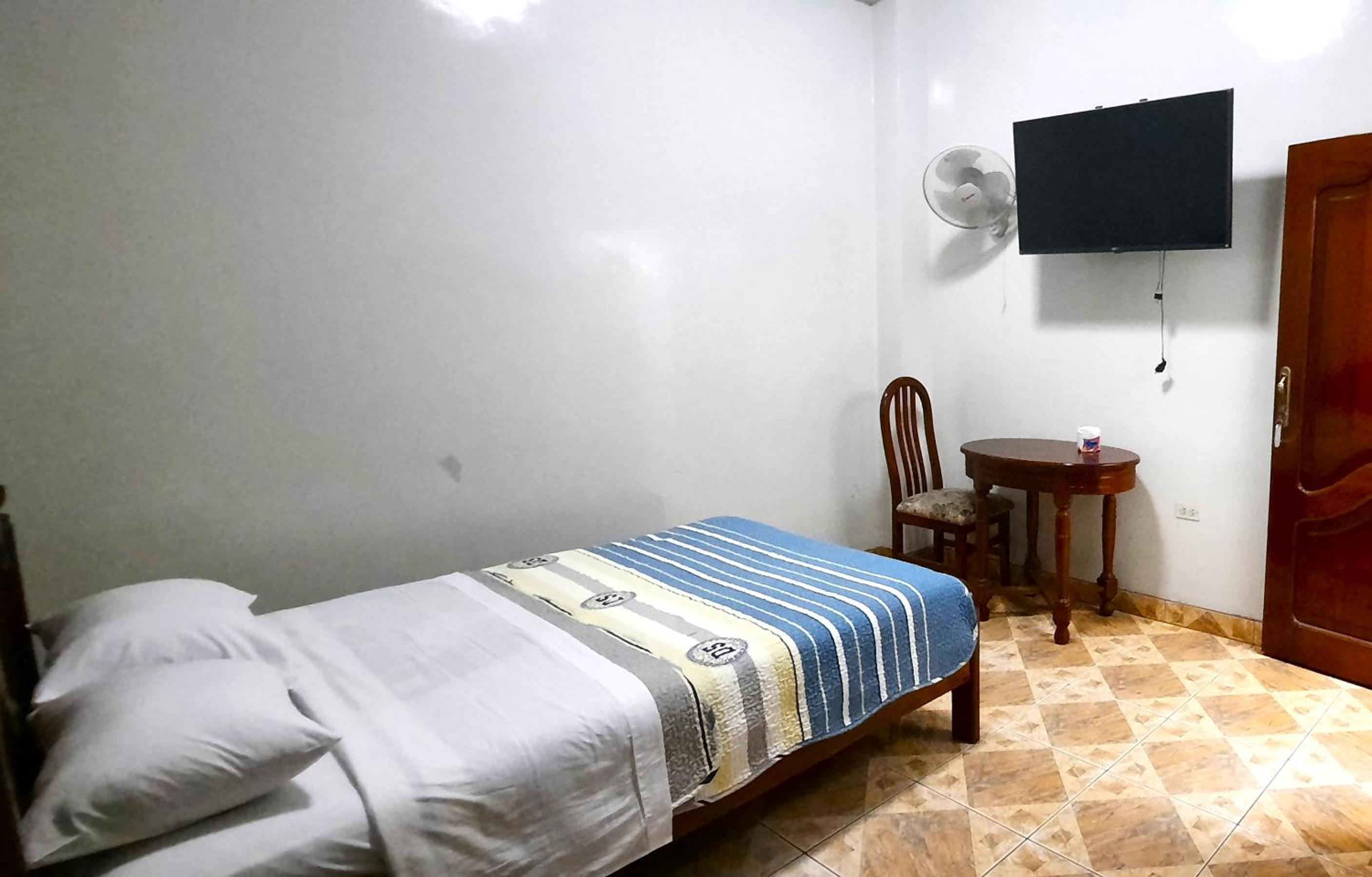 Single Room with Private Bathroom photo 2