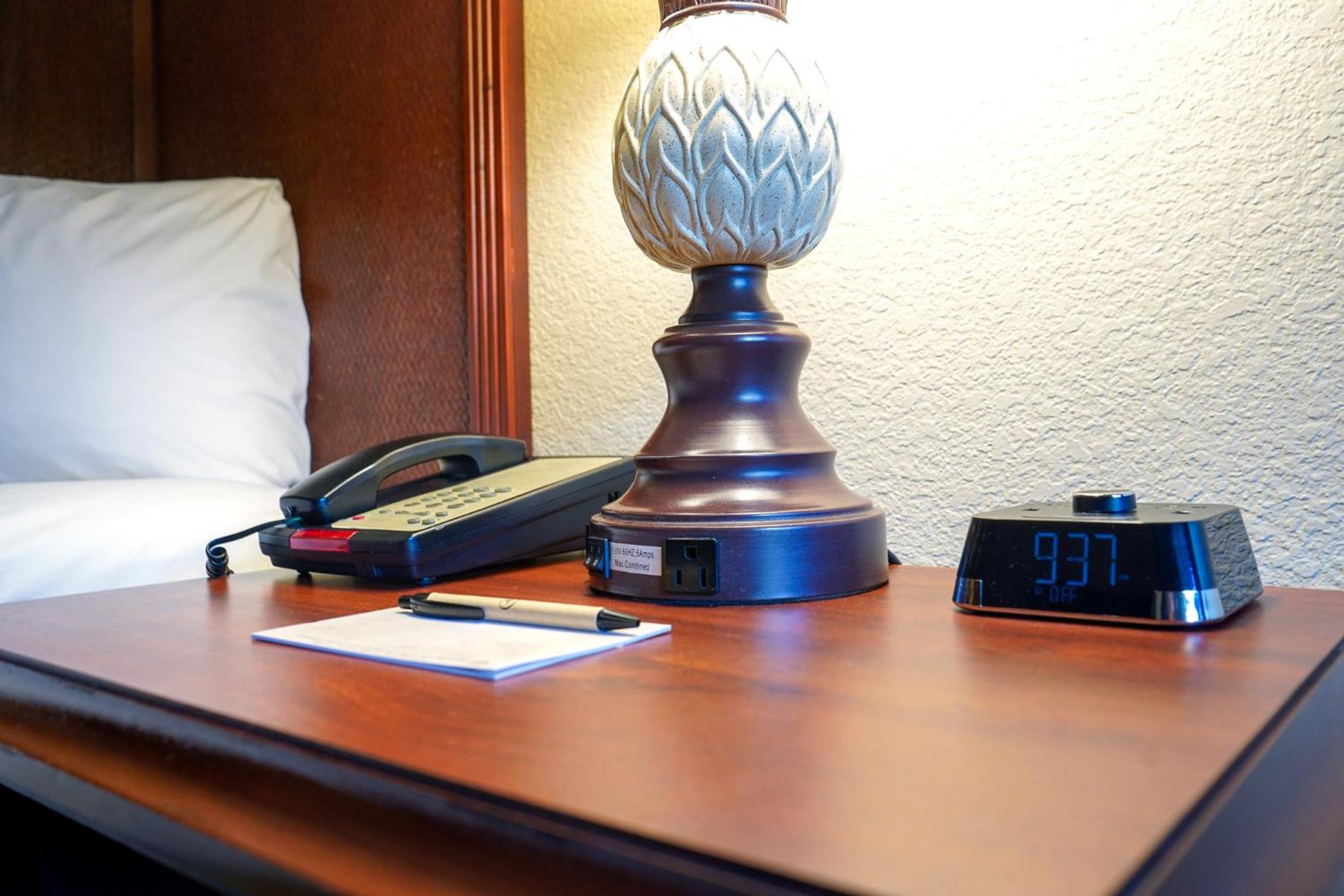 Deluxe Double Room with Two Double Beds thumbnail 6