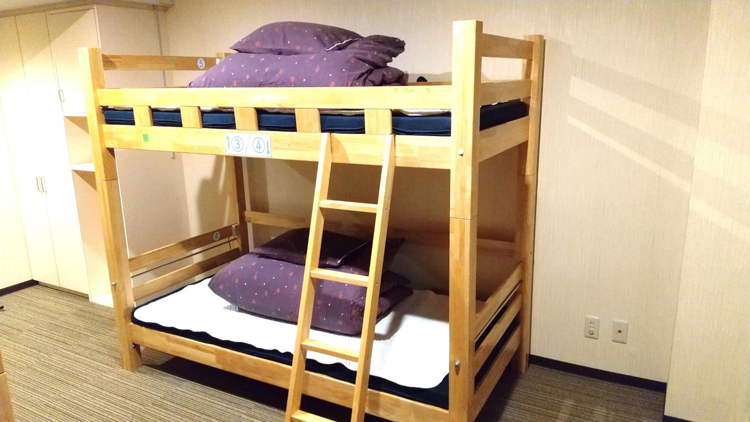Economy Quadruple Room - Photo 4