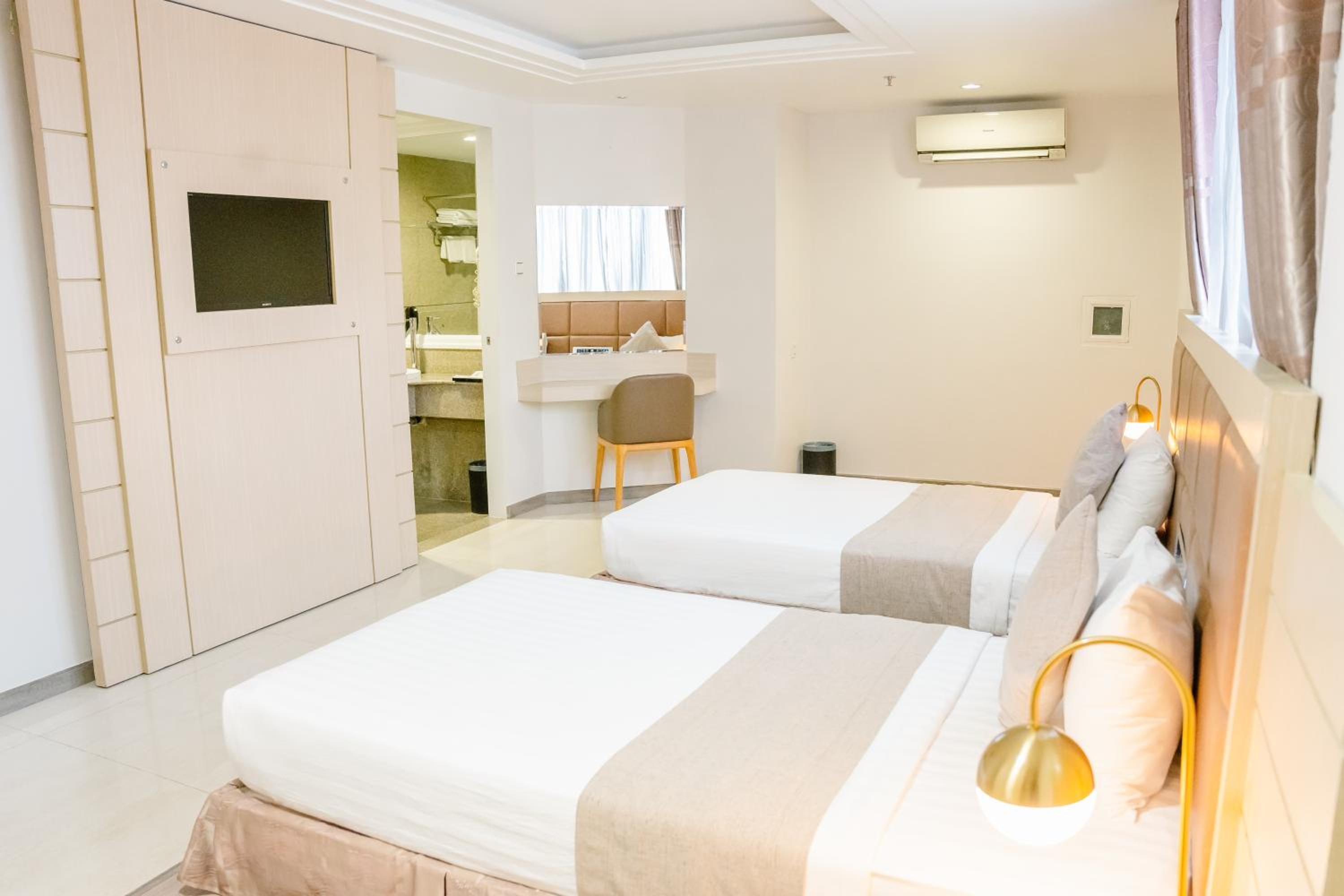 Deluxe Twin Room photo 2