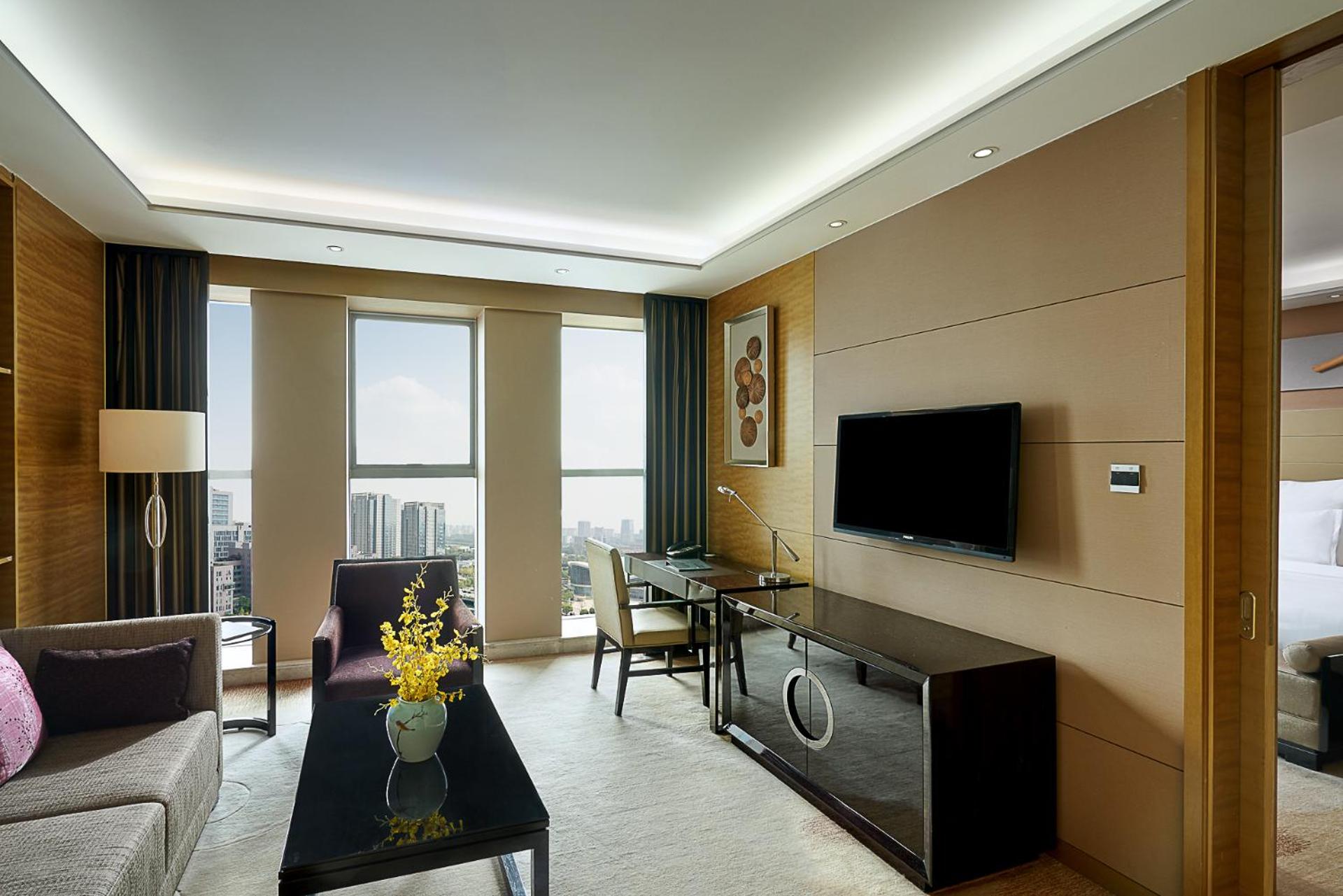 Superior Suite with Executive Lounge Access photo 2