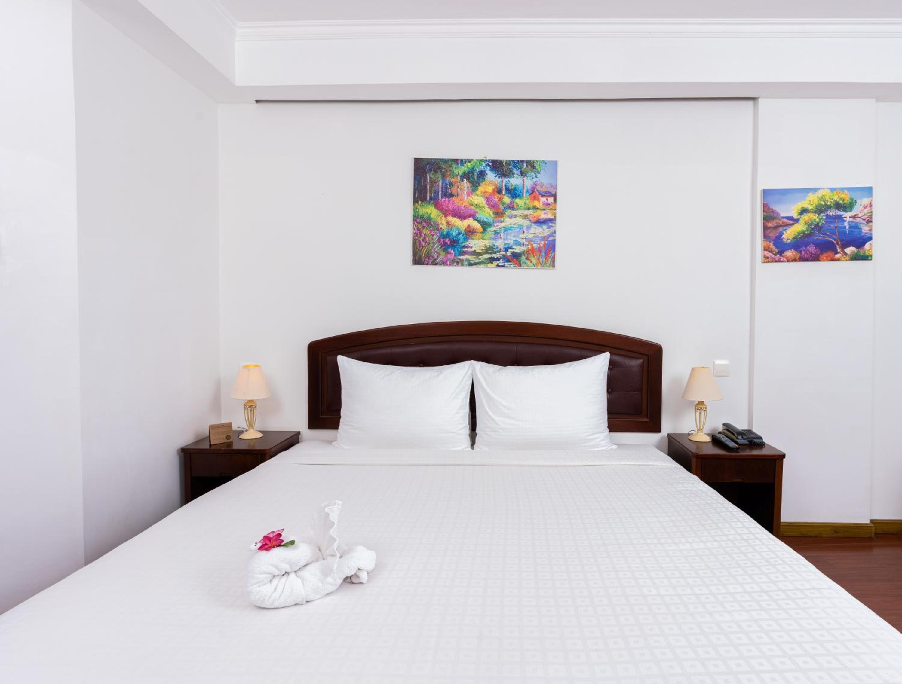 Superior King Room with City View - Photo 10