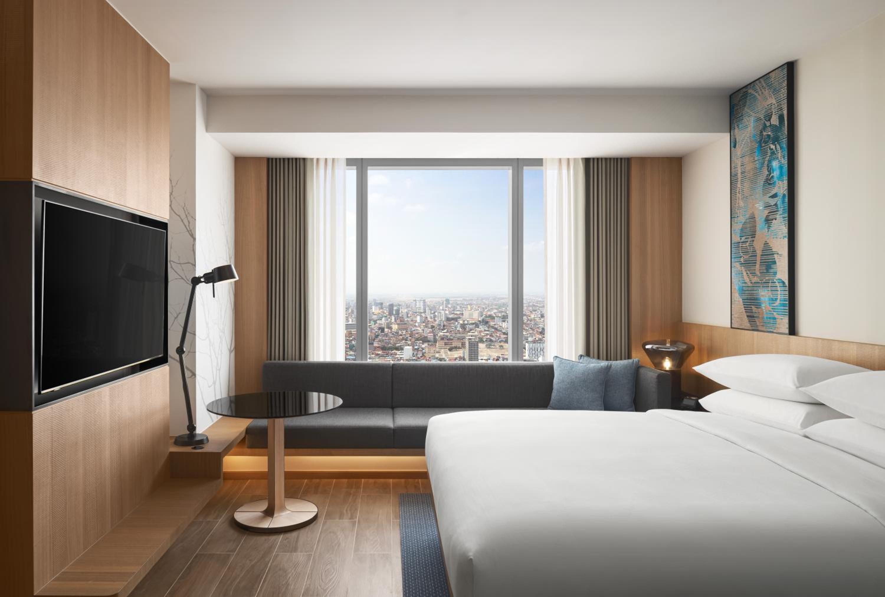 Deluxe King Room - Photo 2