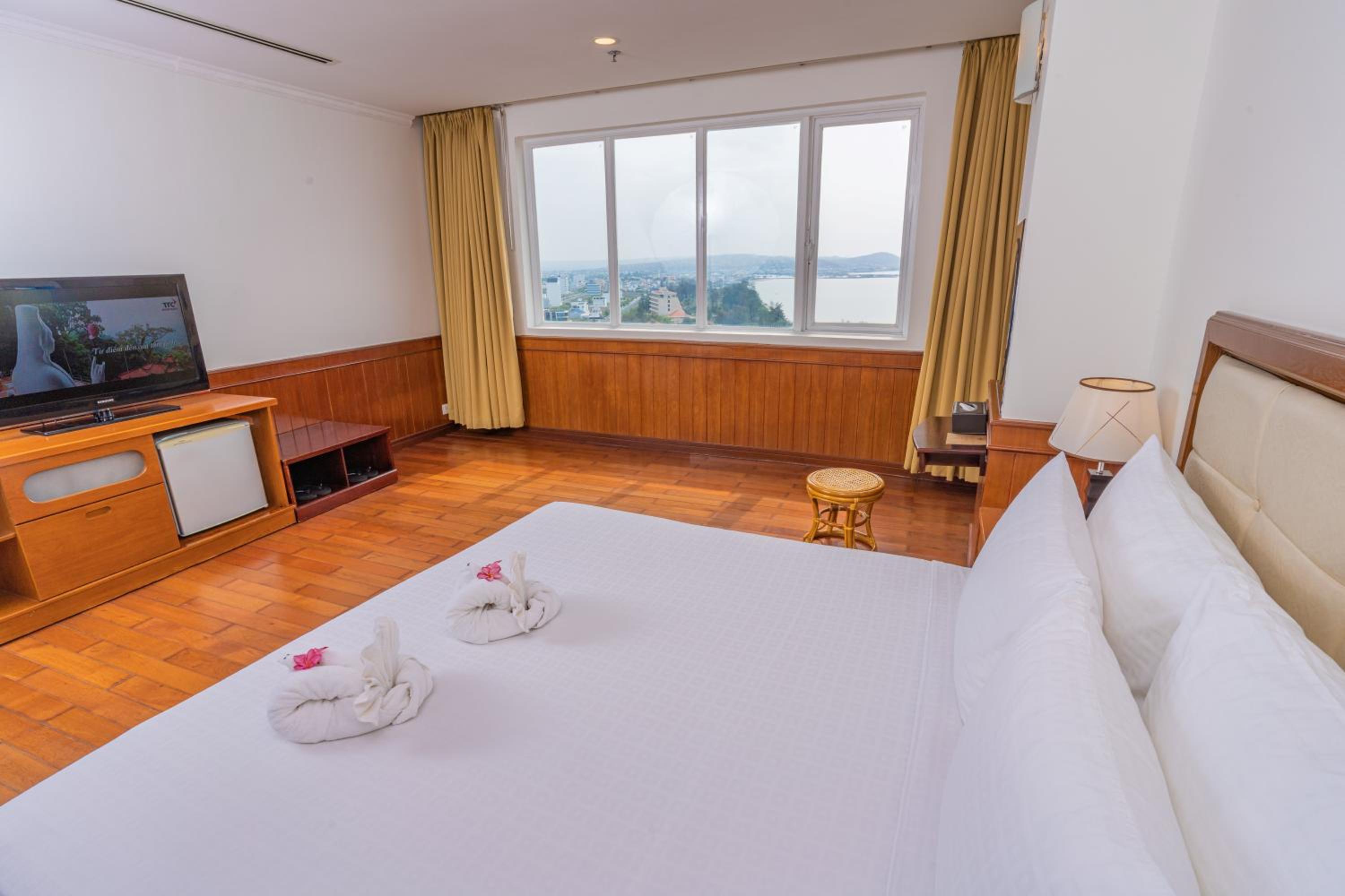 Junior Suite with Ocean View - Photo 16