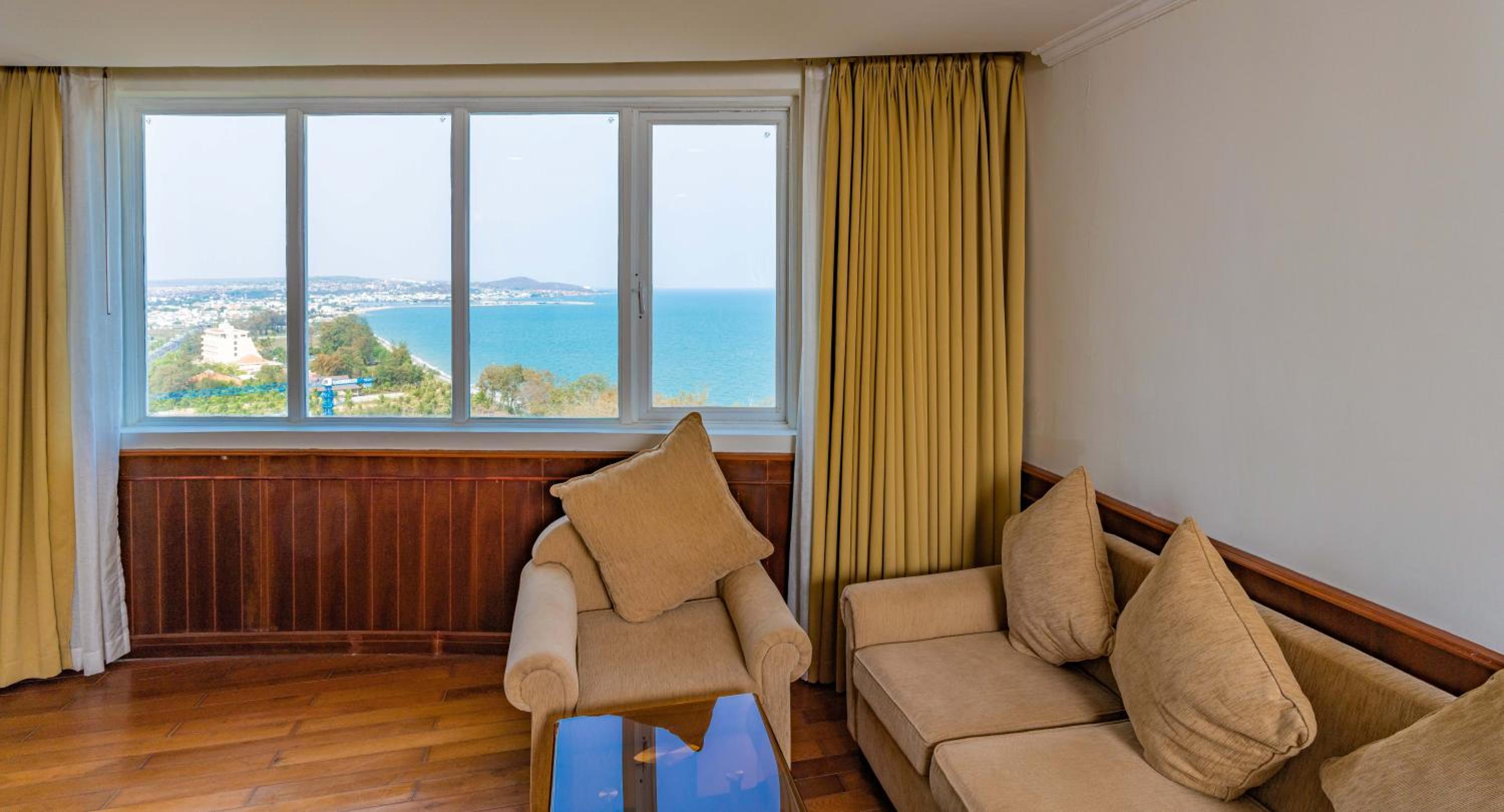 Junior Suite with Ocean View - Photo 12