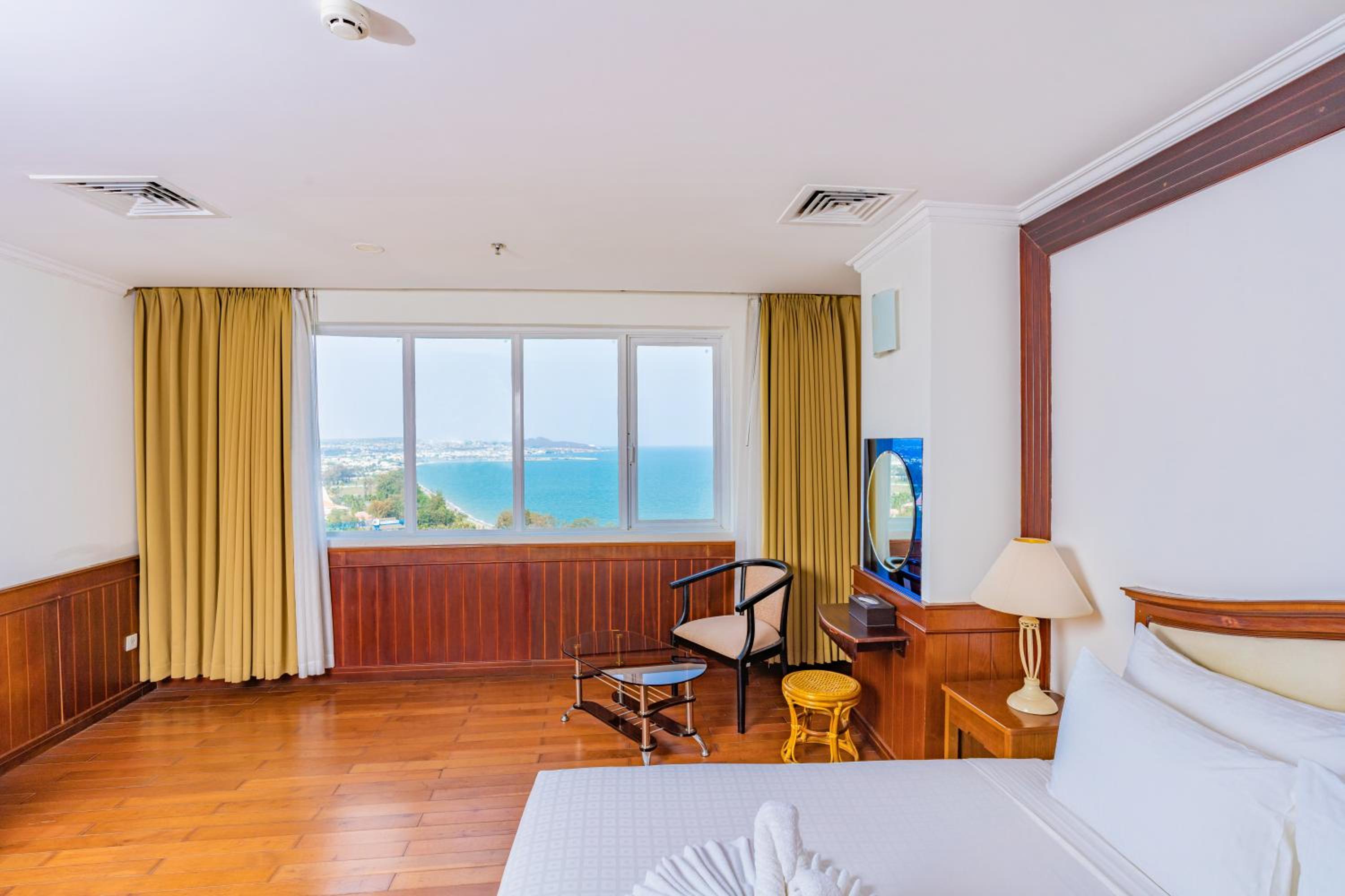Junior Suite with Ocean View - Photo 8