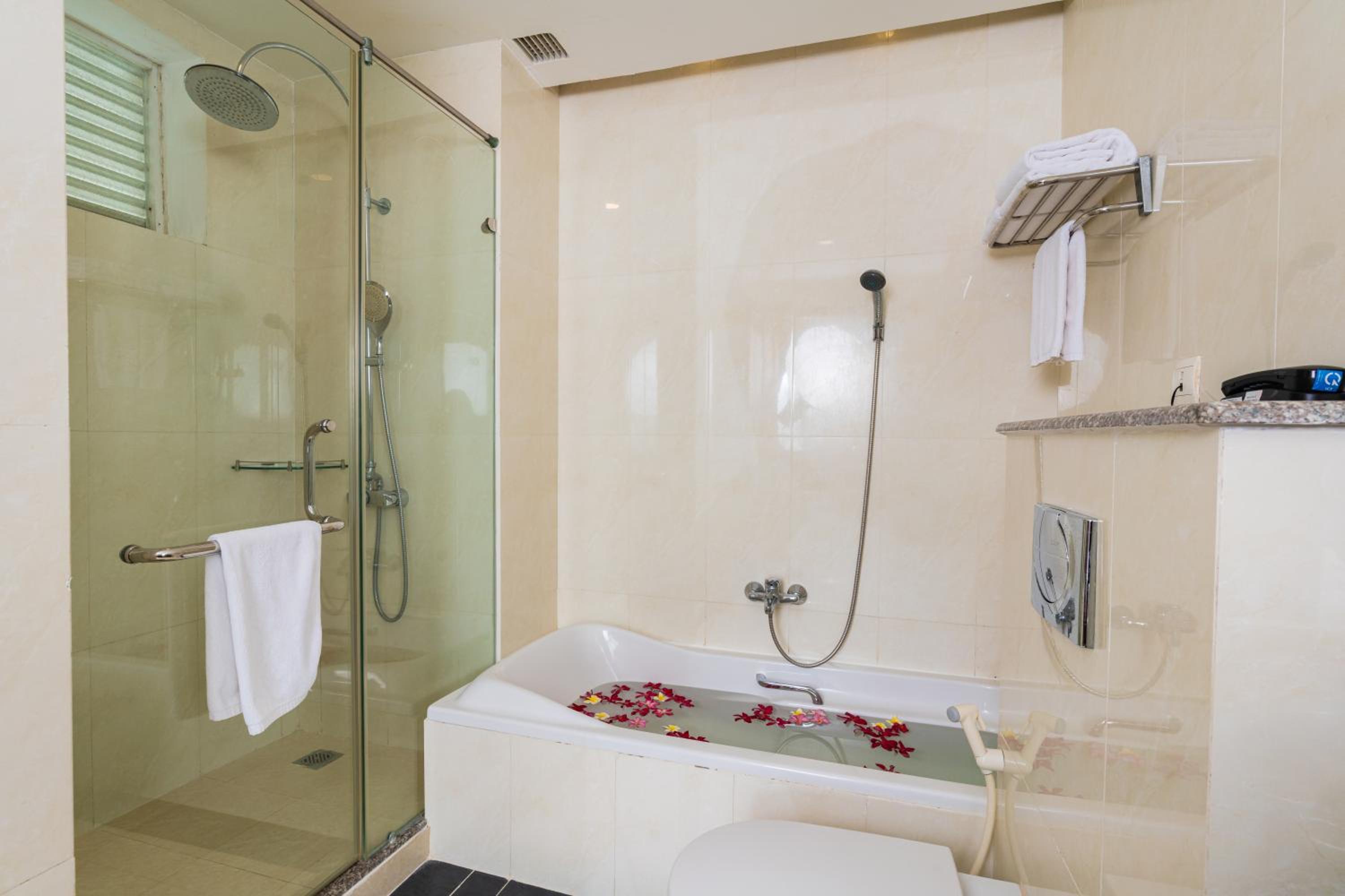 Junior Suite with Ocean View - Photo 13