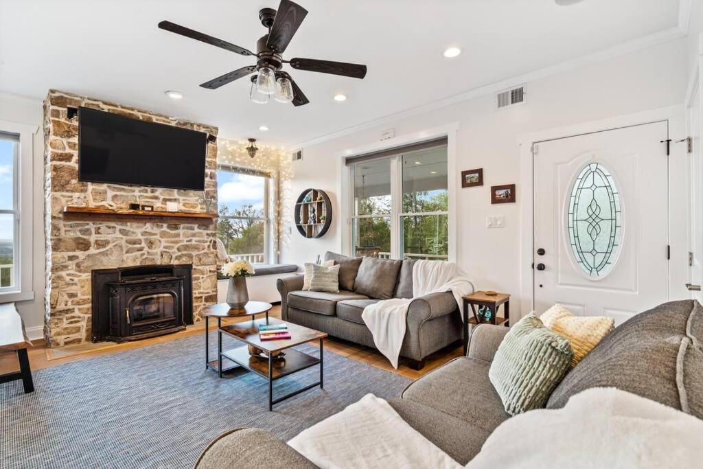Three-Bedroom House photo 2