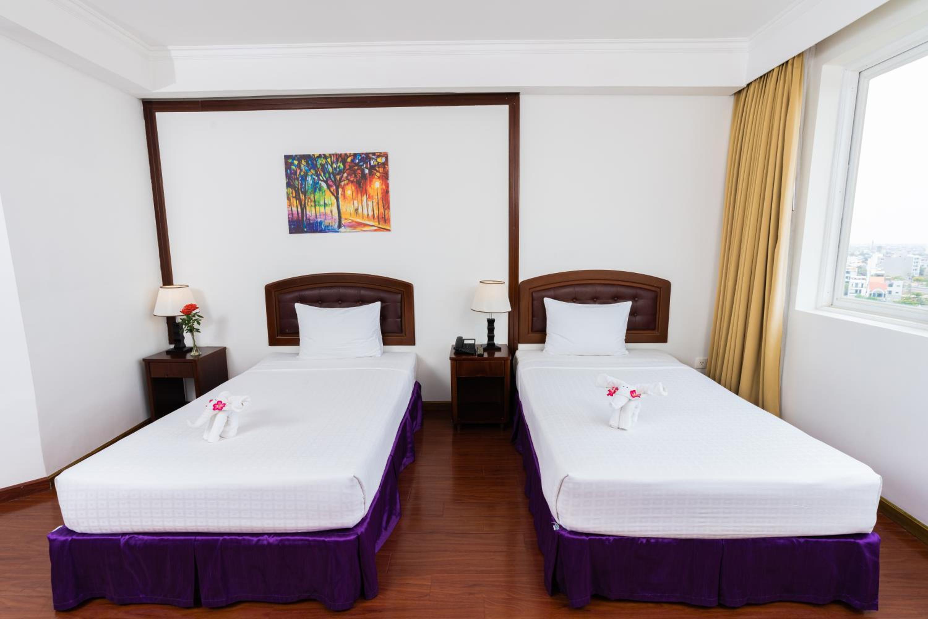 Superior Twin Room with City View - Photo 5