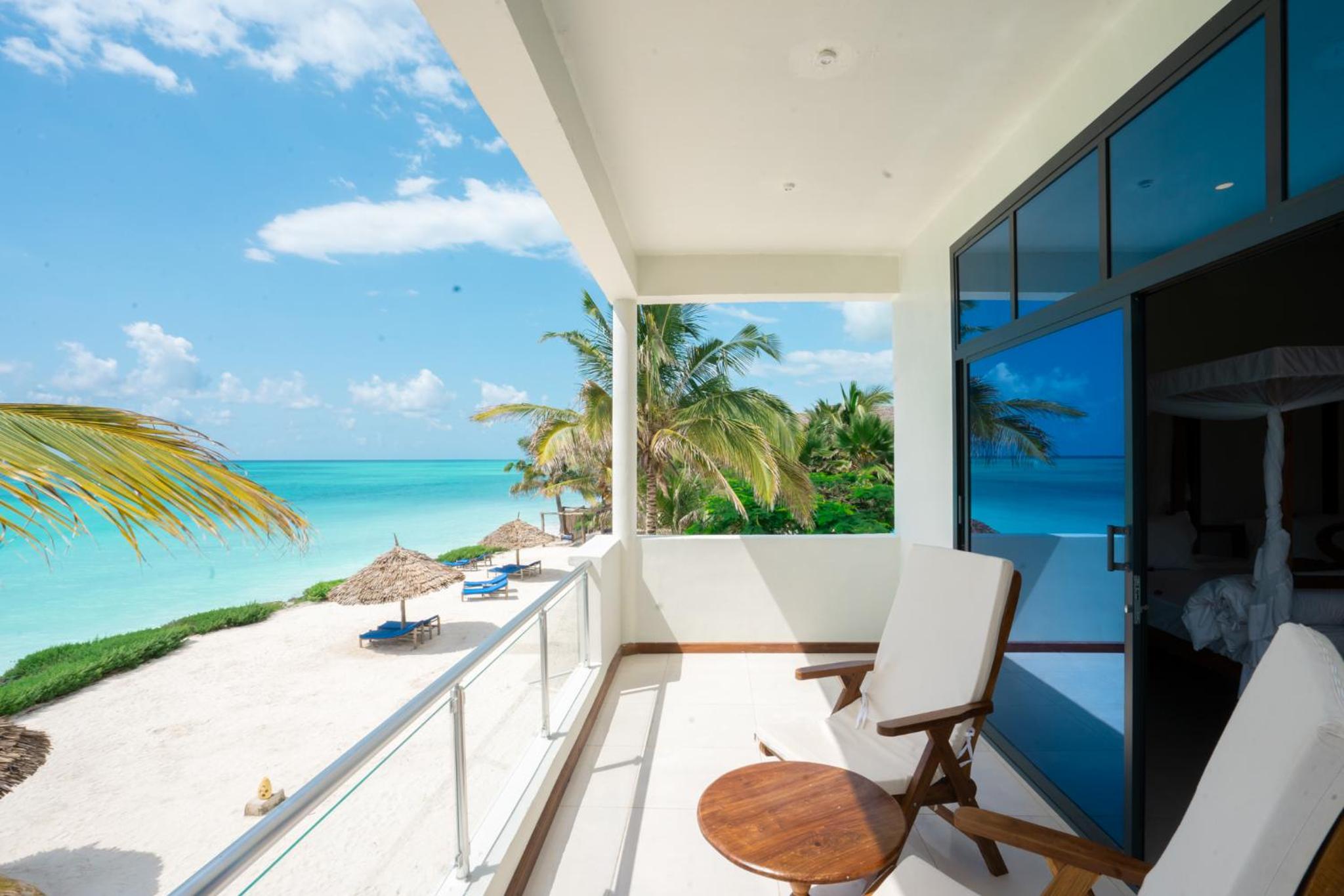 Ocean Front Suite - Photo 5