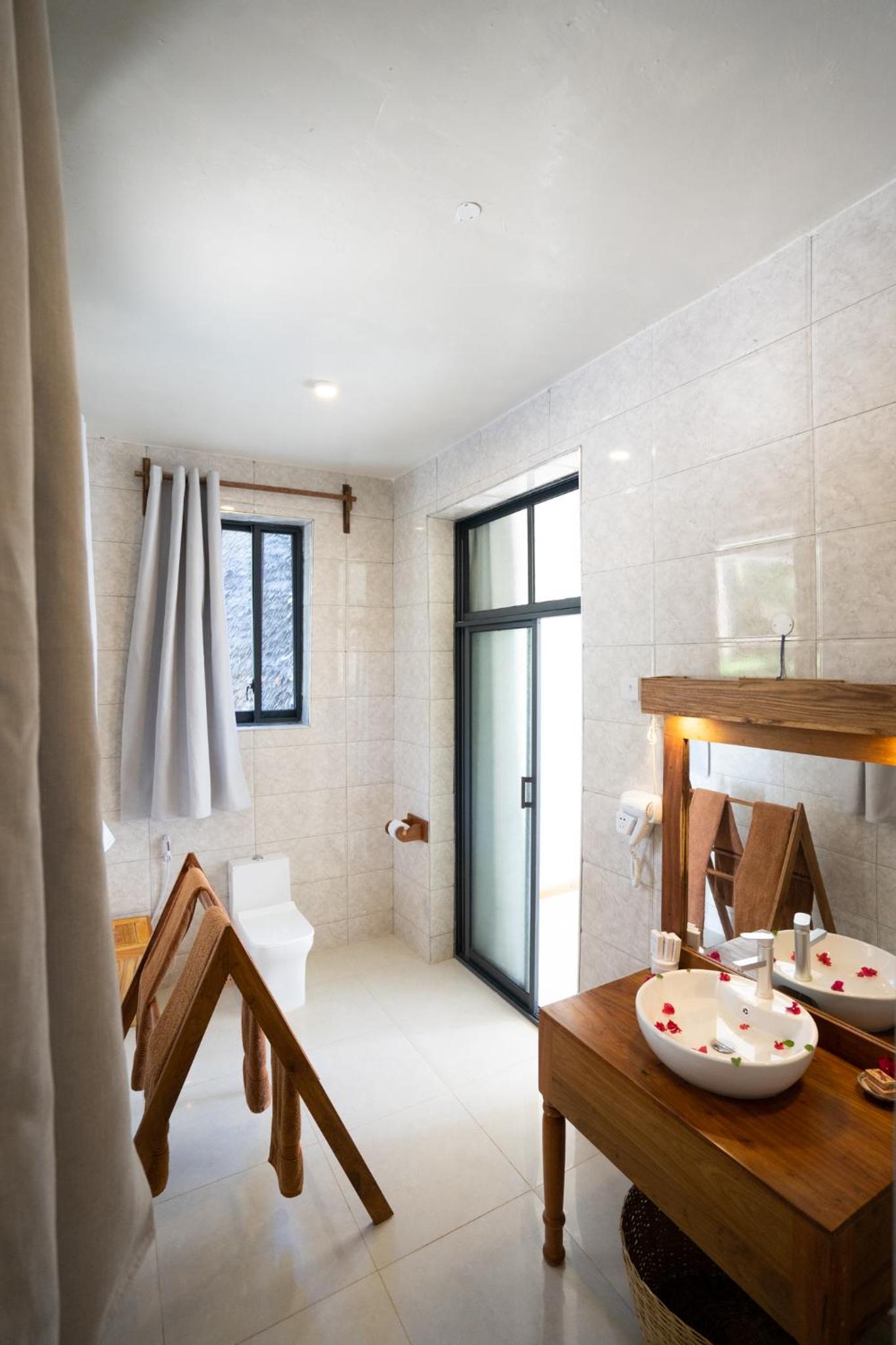 Ocean Front Suite - Photo 7
