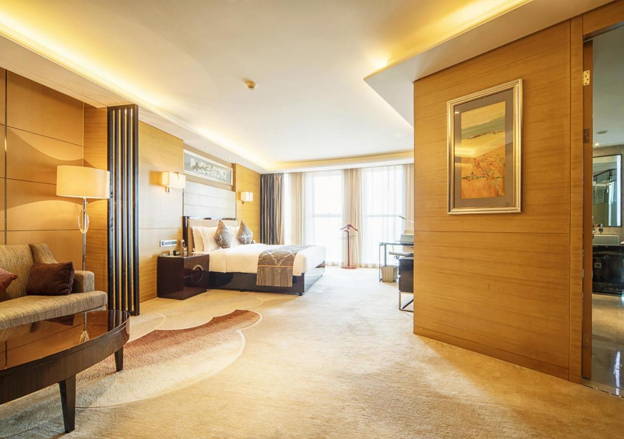 Deluxe King Room photo 2