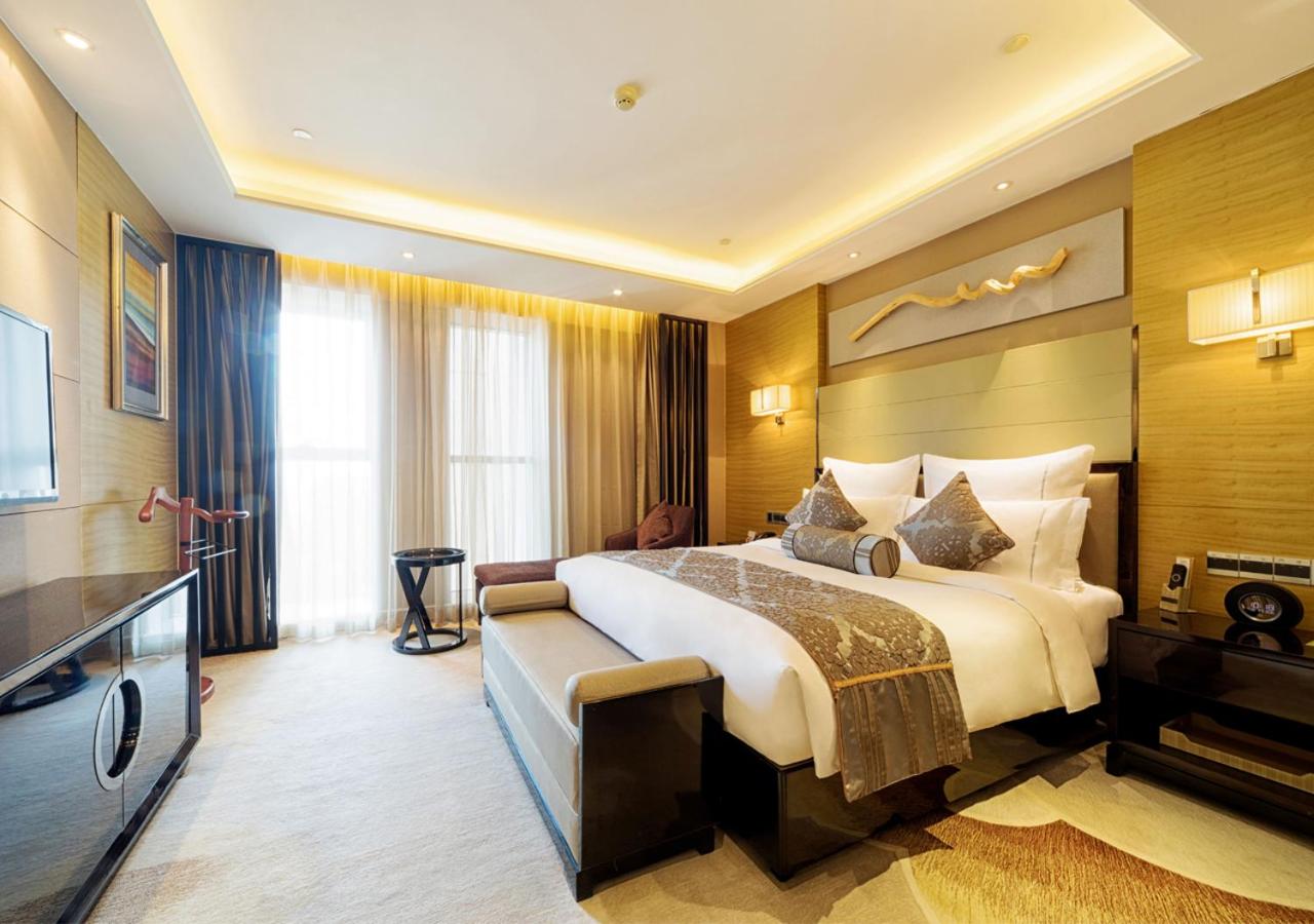 Superior Suite with Executive Lounge Access photo 3