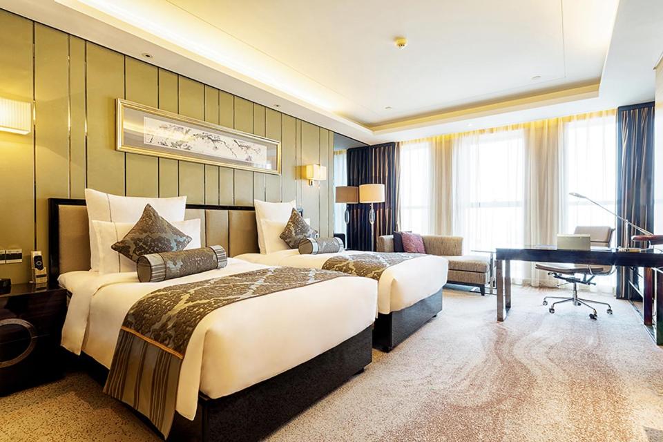Executive Twin Room with Executive Lounge Access photo 3
