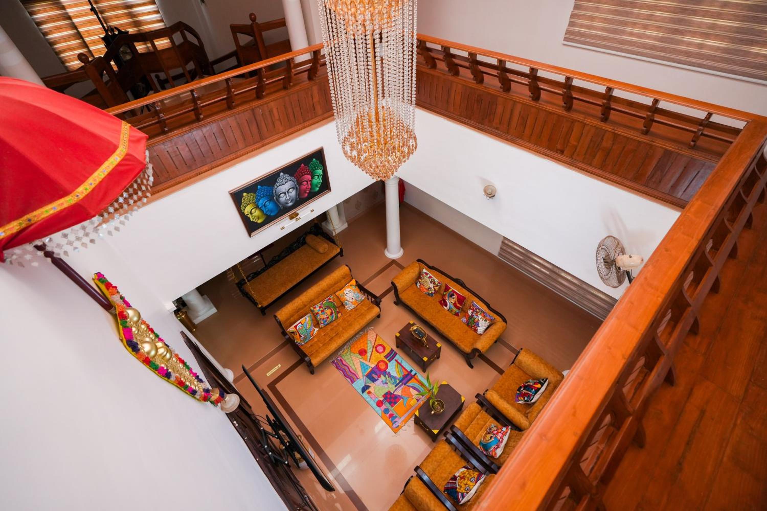Five-Bedroom House photo 1