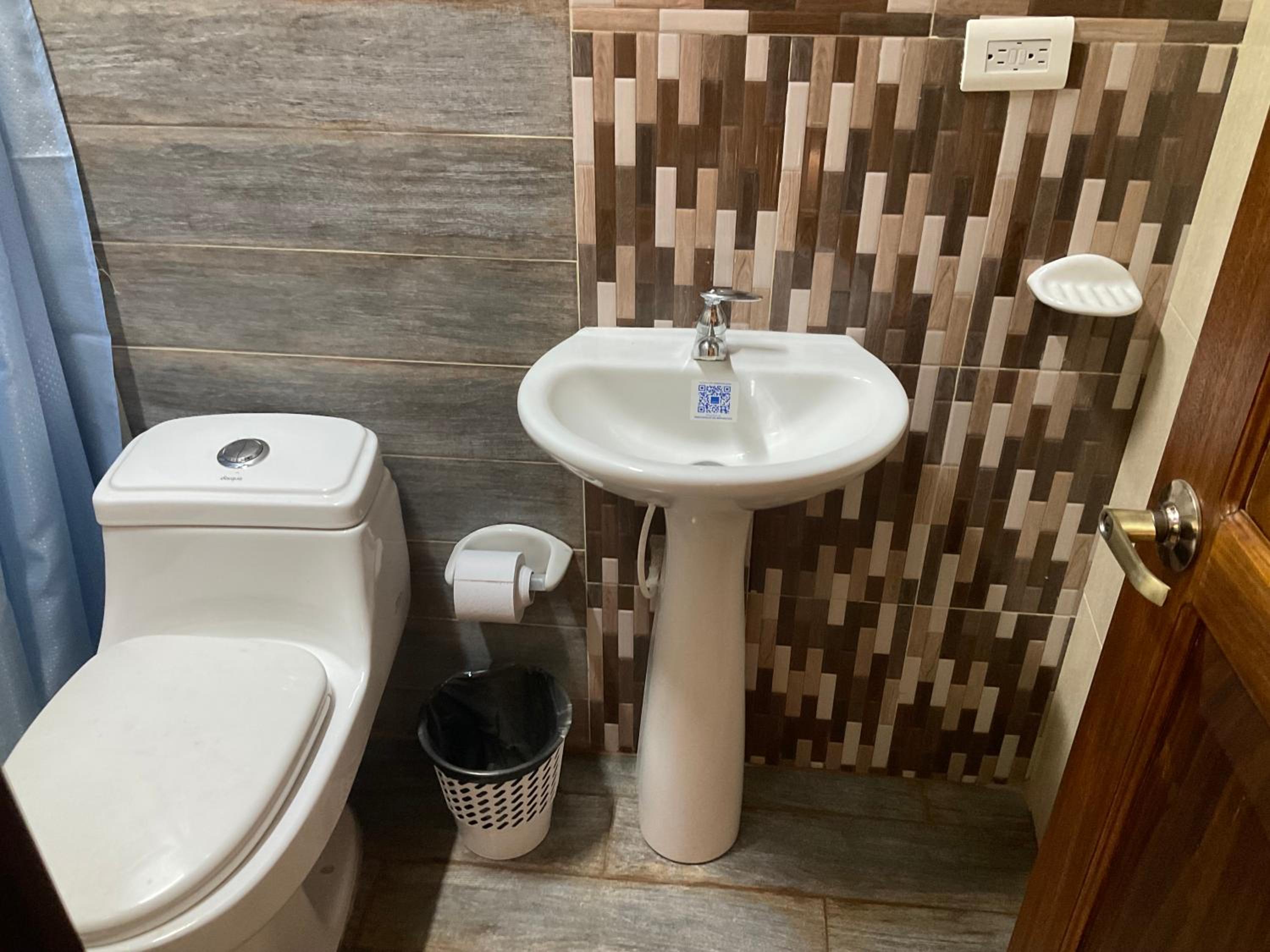 Double Room with Private Bathroom photo 3