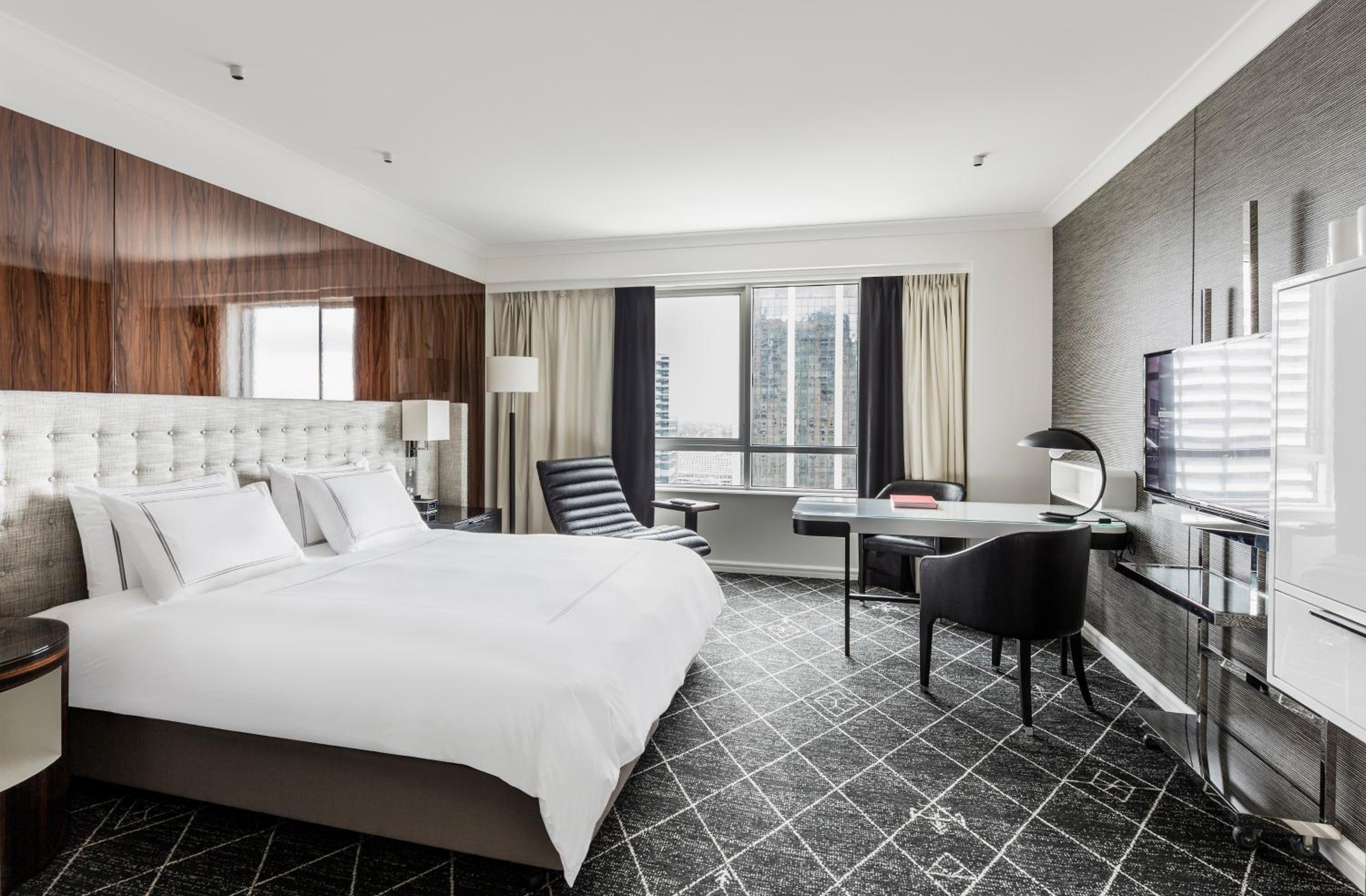 Premier King Room thumbnail 5