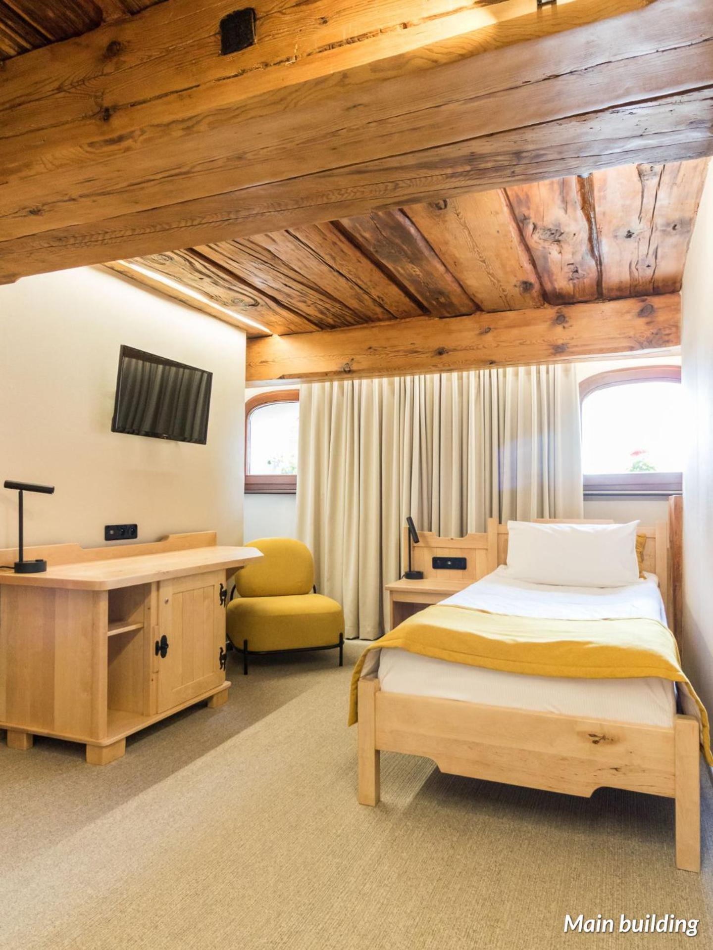 Single Room - without Air Conditioning