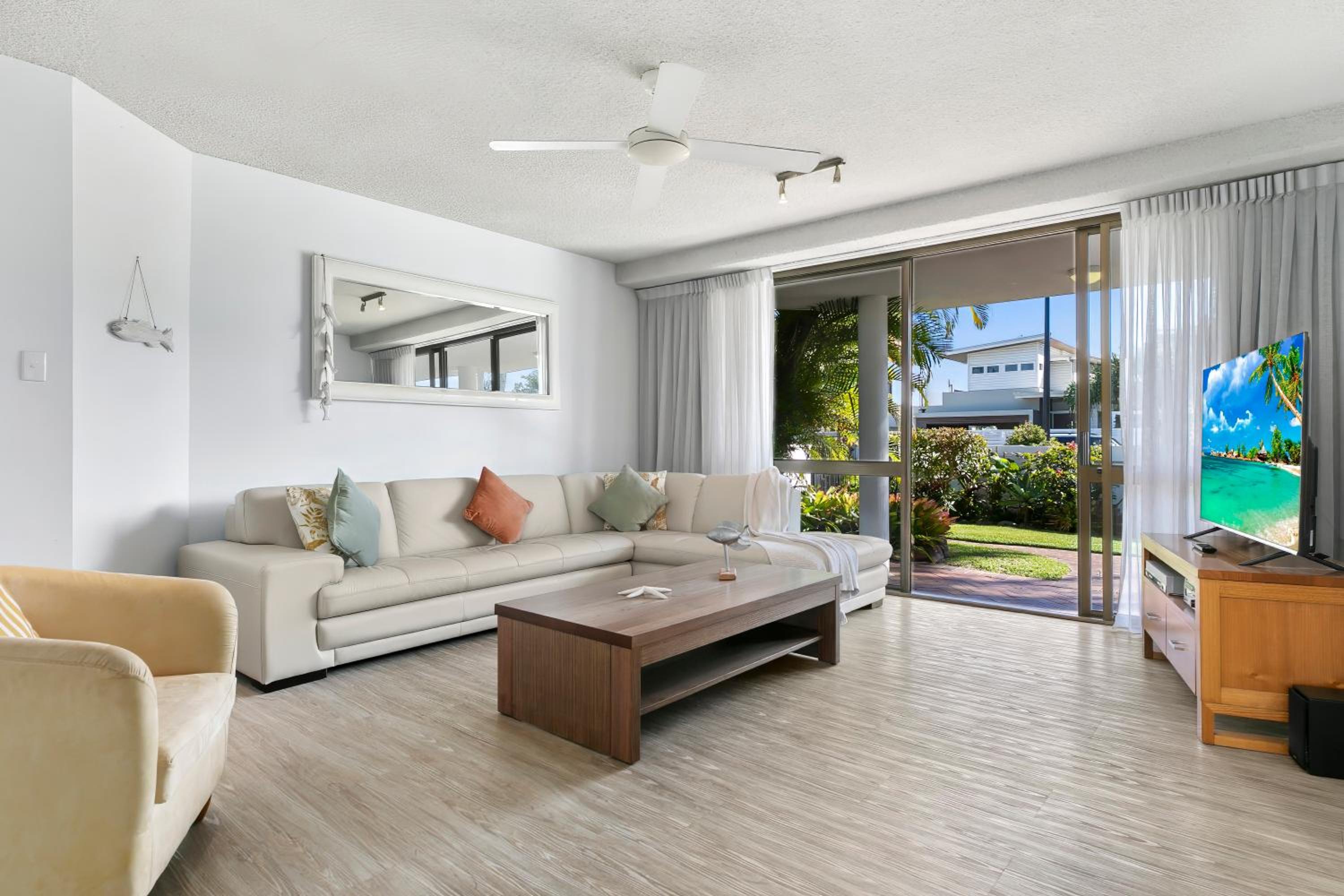 Apartment with Terrace  photo 1