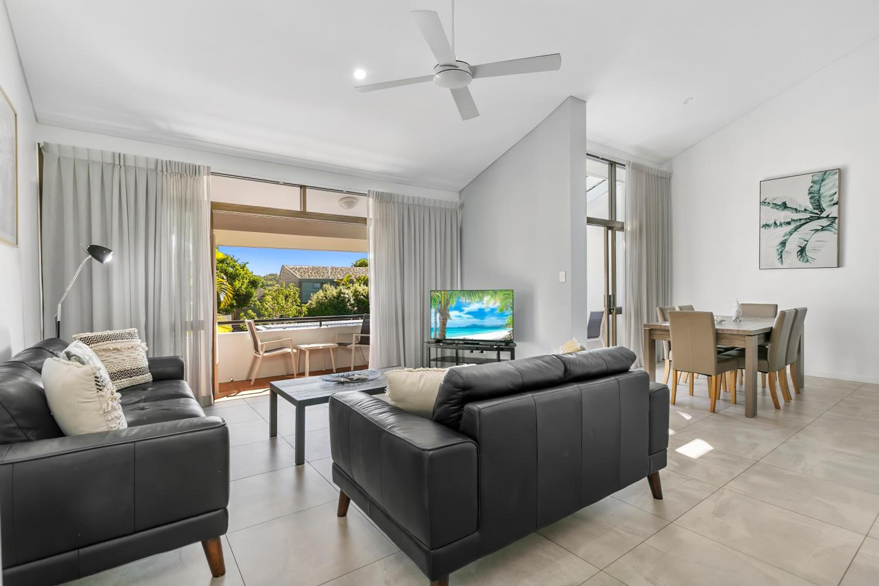 Three Bedroom Premium apartment with balcony photo 1
