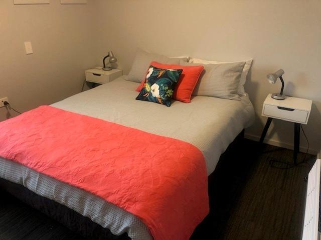 Queen Room with Shared Bathroom photo 1
