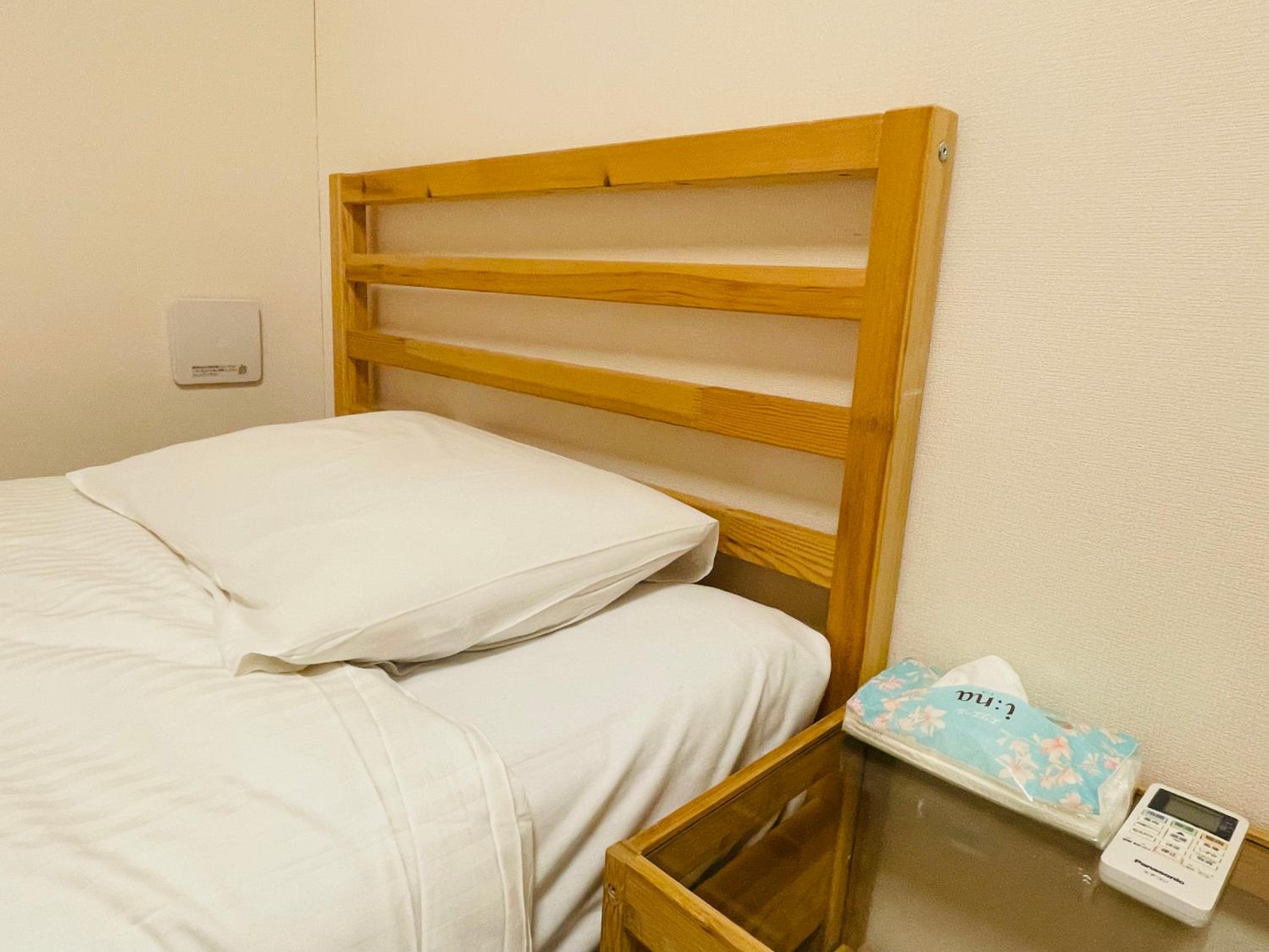 Single Room with Private Bathroom photo 1